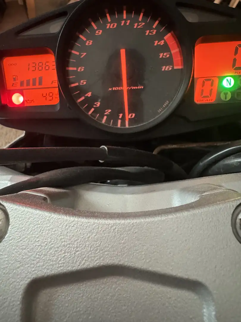 Suzuki GSR 600 Negro - 2