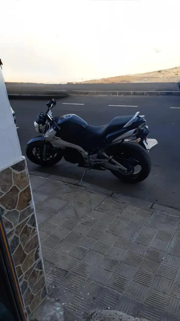 Suzuki GSR 600 Negro - 1