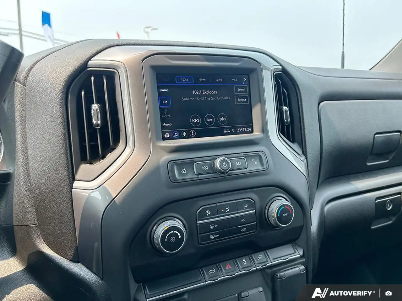Chevrolet Silverado 2500 photo Chevrolet Silverado 2500