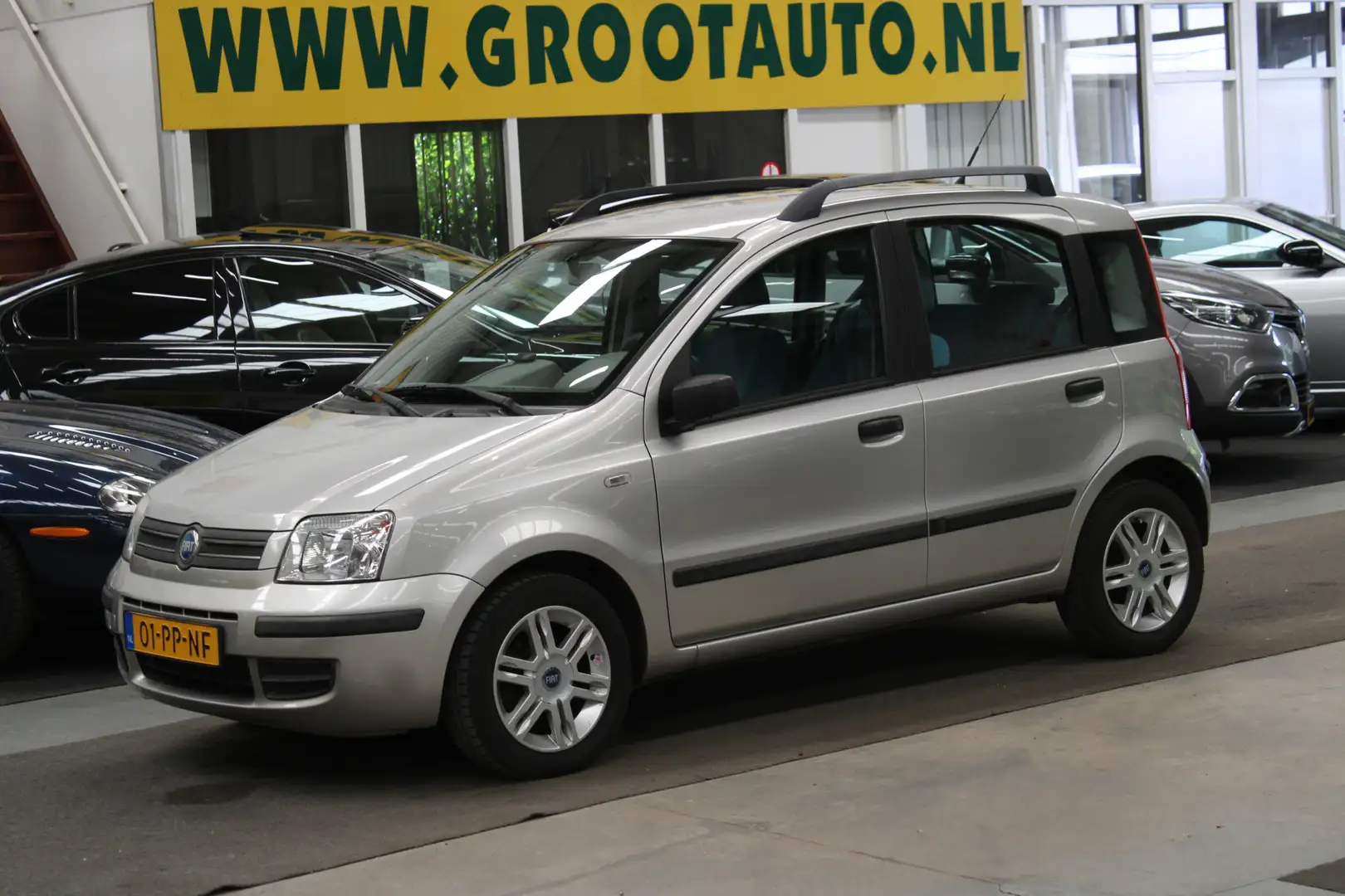 Fiat Panda 1.2 Emotion AUTOMAAT Airco, Stuurbekrachtiging, Gris - 1