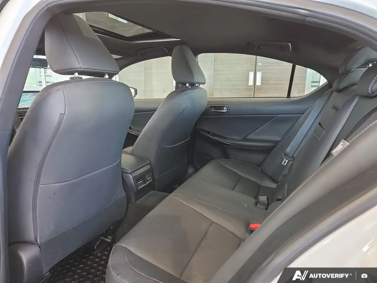 Lexus IS снимка Lexus IS