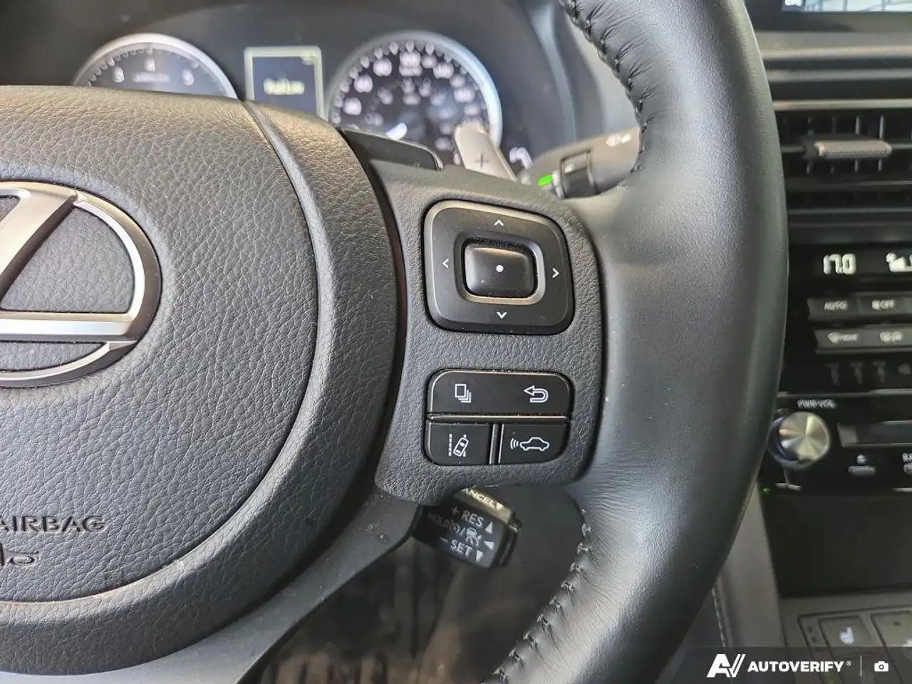 Lexus IS снимка Lexus IS