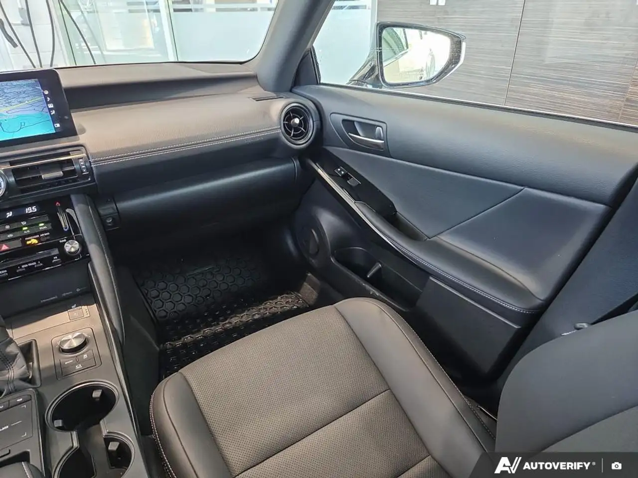 Lexus IS снимка Lexus IS