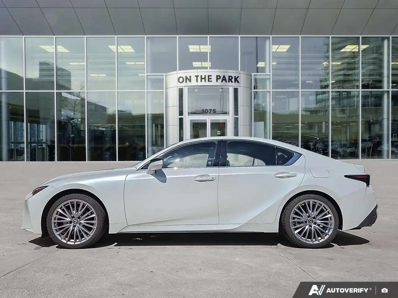 Lexus IS снимка Lexus IS
