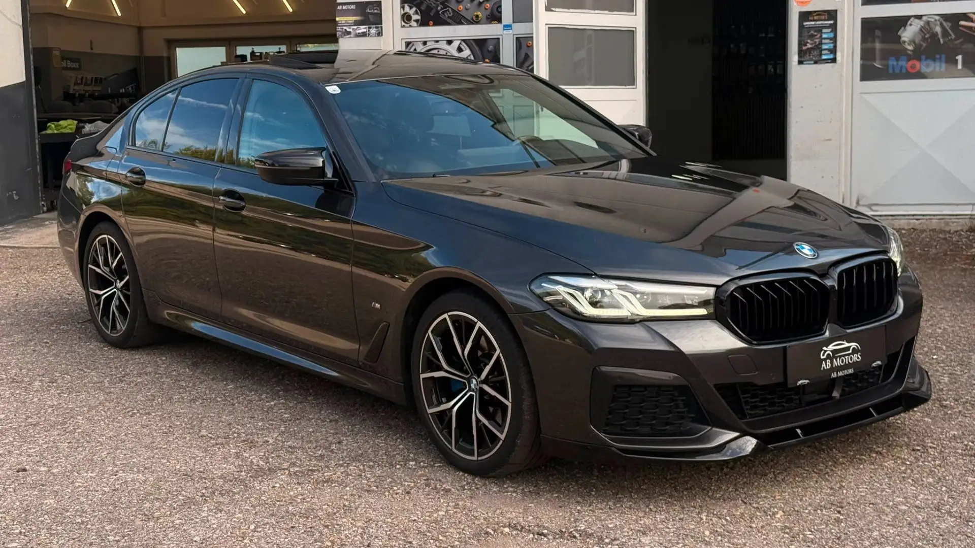 BMW 520 d 48 V Aut. Schwarz - 1
