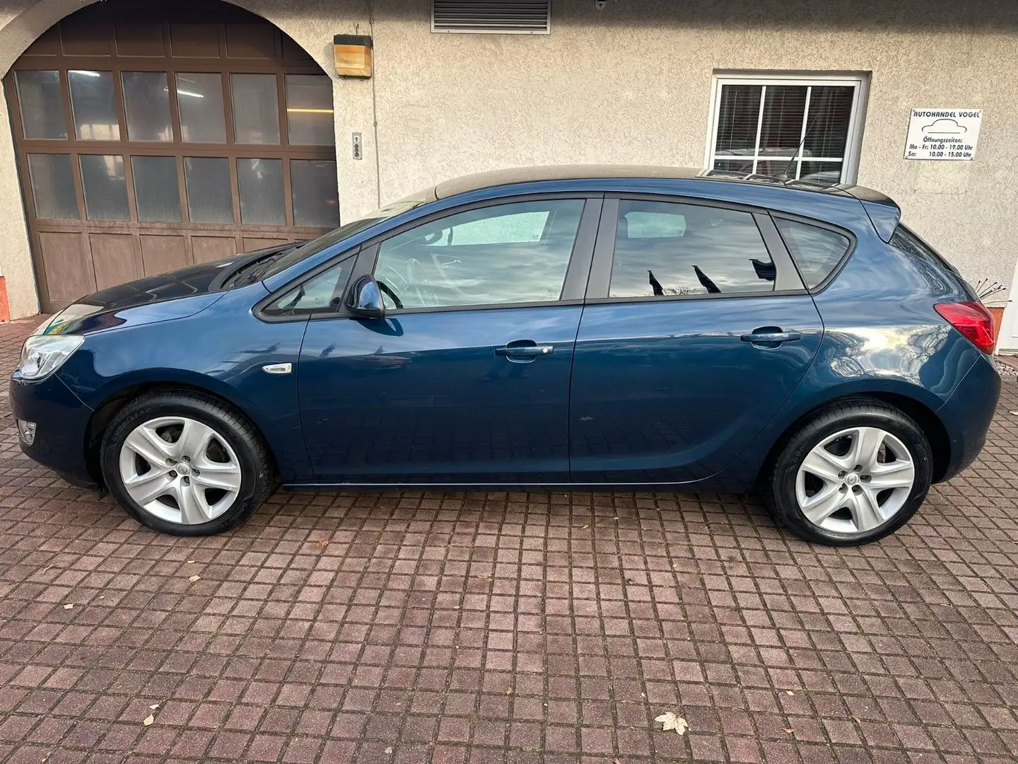Opel Astra J Design Edition*AUTOM.*SITZHZG*ERST65TKM* Bleu - 2