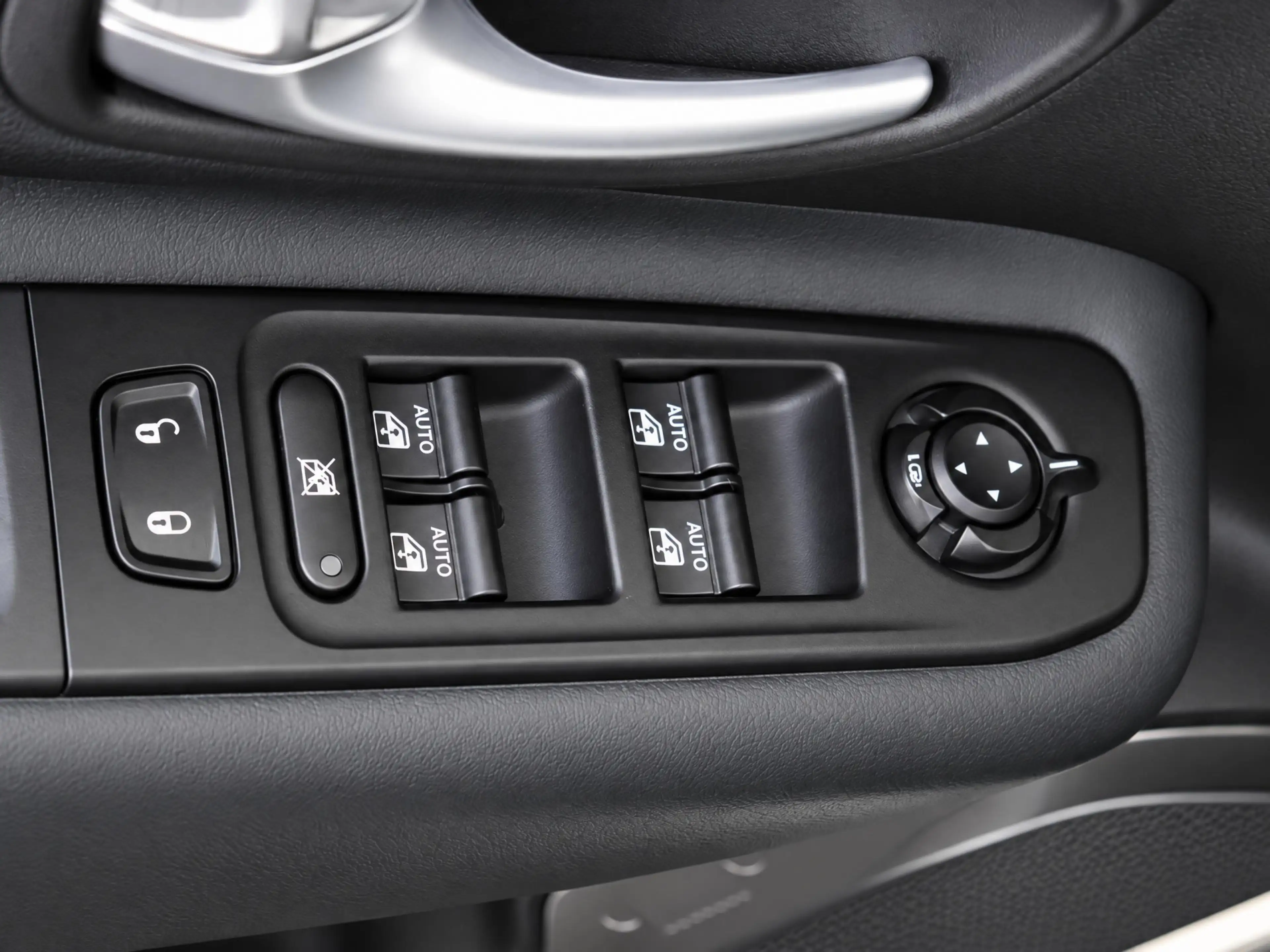Jeep Renegade 4xe 190 Plug-in Hybrid Electric Limited PACK BLACK — photo 15