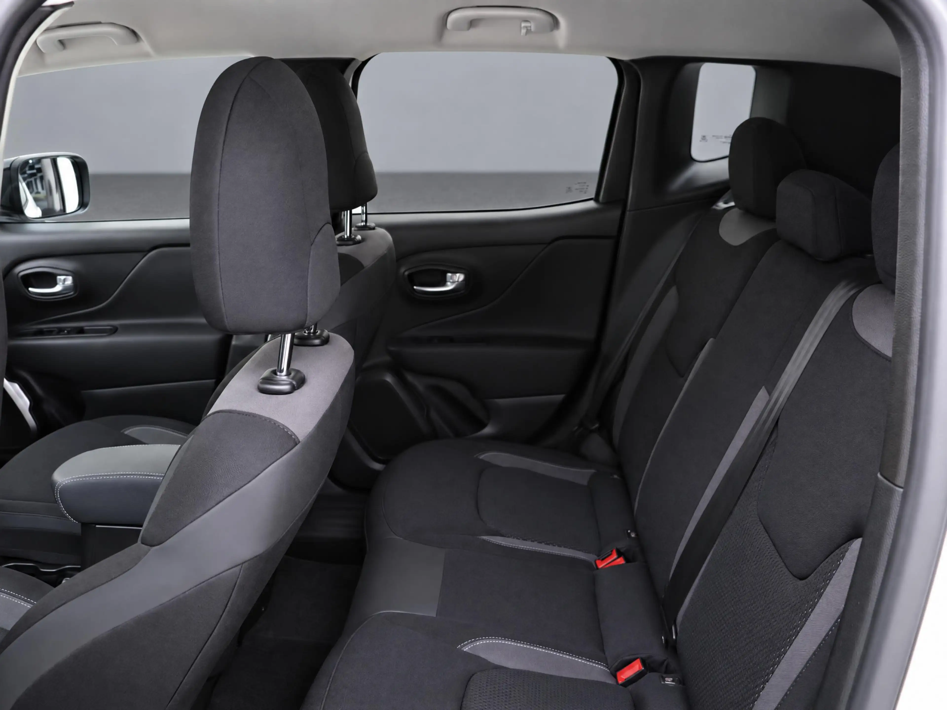 Jeep Renegade 4xe 190 Plug-in Hybrid Electric Limited PACK BLACK — photo 12
