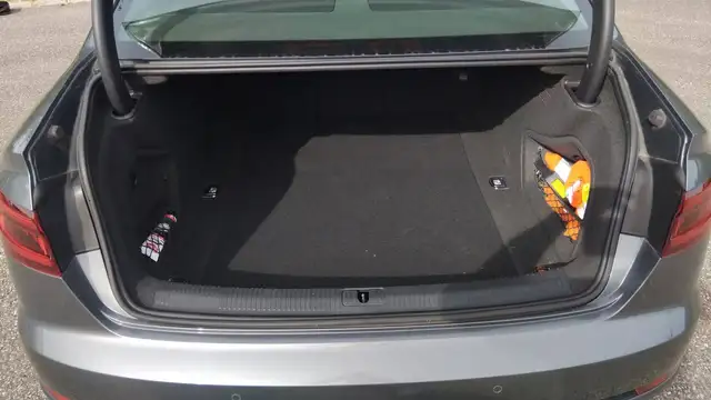 Audi A4 view 14