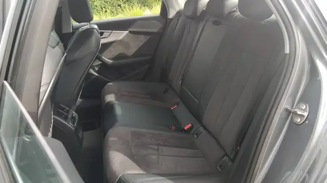 Audi A4 view 9