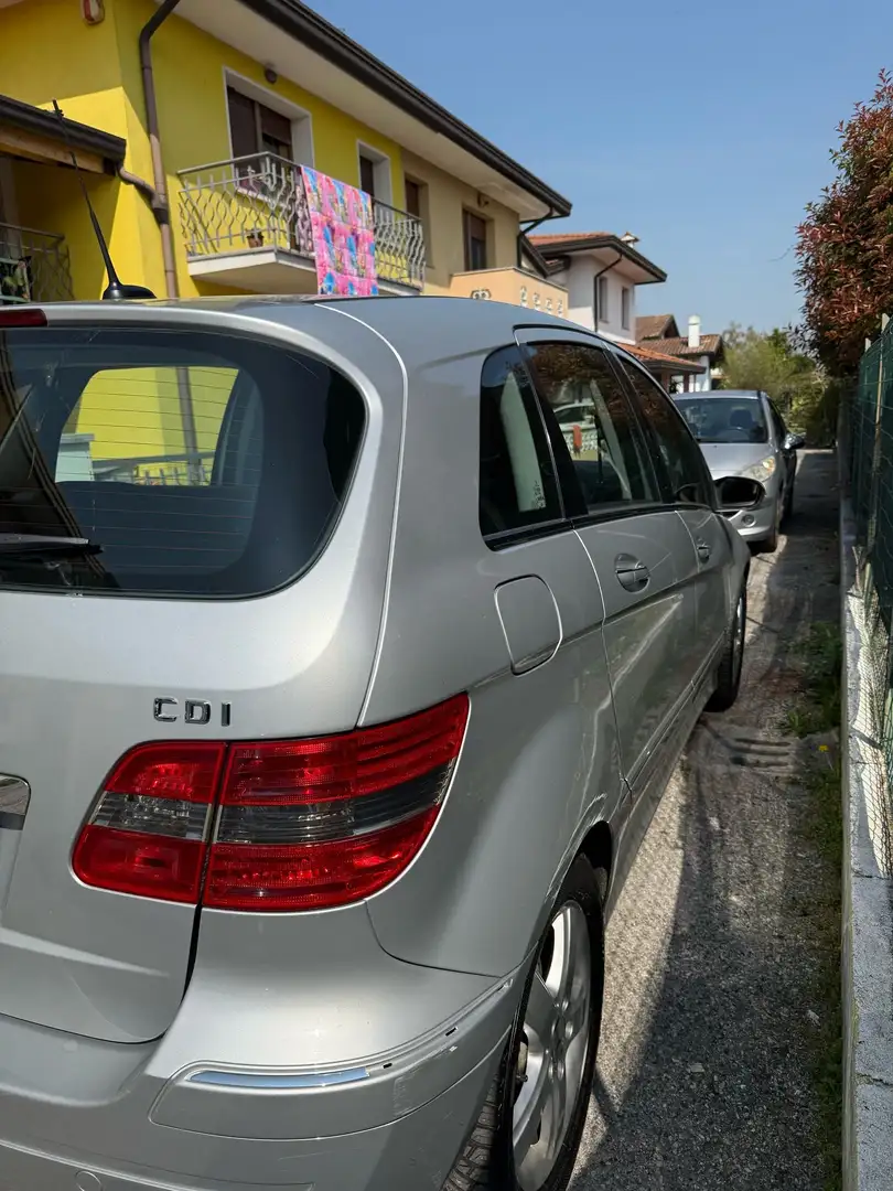 Mercedes-Benz 200 Mercedes b 200 disel Ezüst - 2