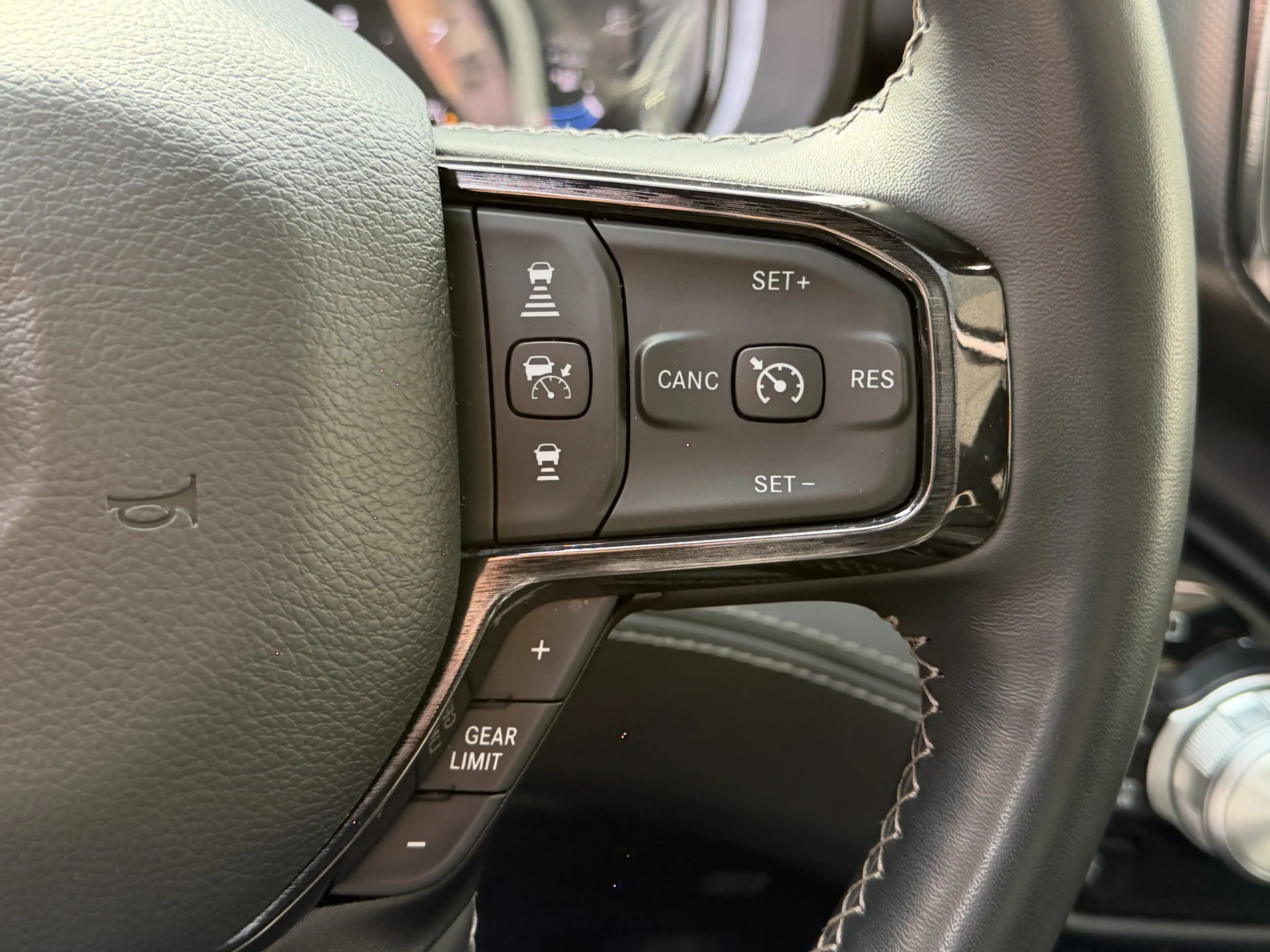 Dodge RAM 1500 5.7 V8 4x4 Crew Cab Limited Luchtvering-Pano- — photo 11
