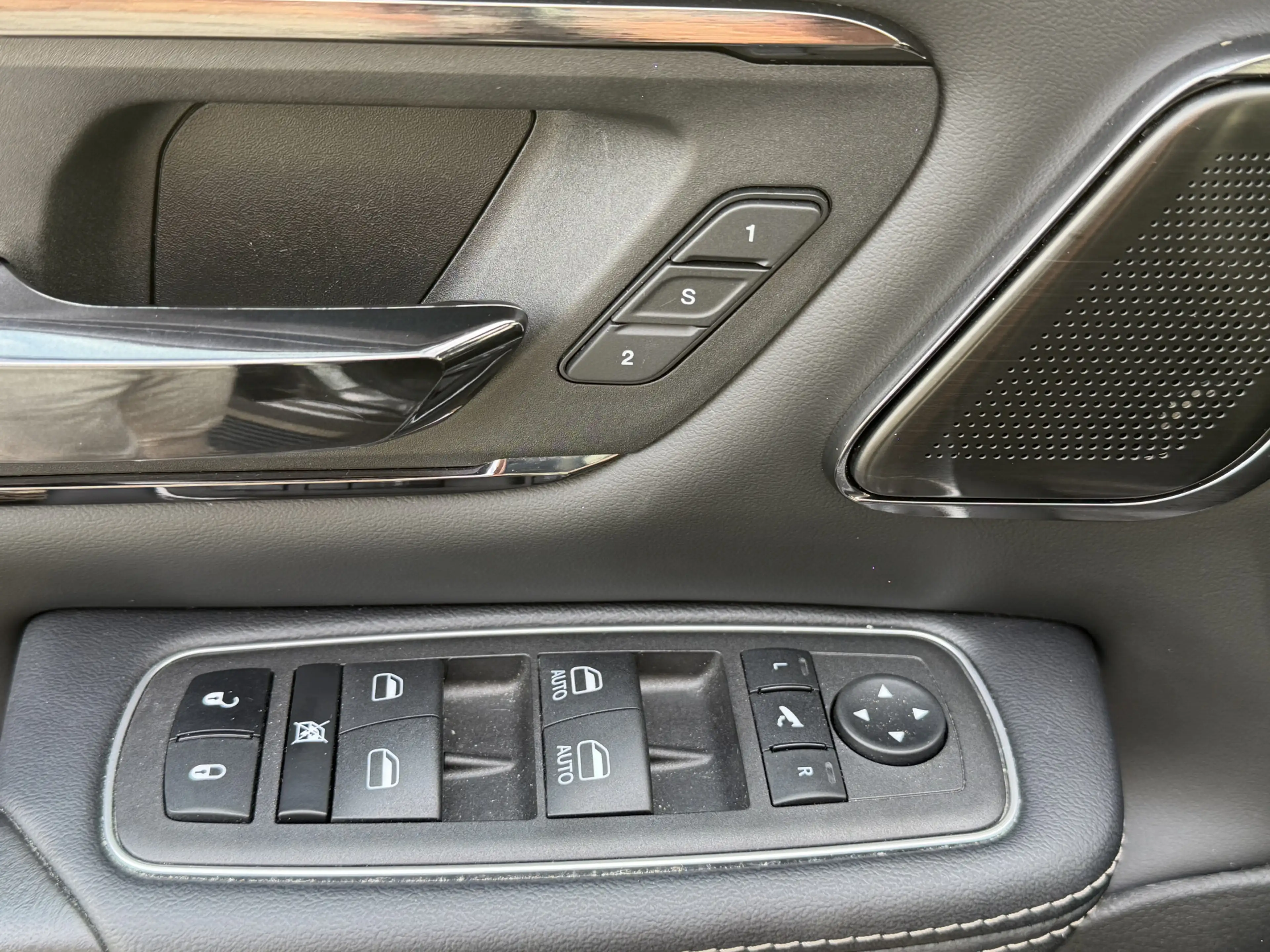 Dodge RAM 1500 5.7 V8 4x4 Crew Cab Limited Luchtvering-Pano- — photo 13