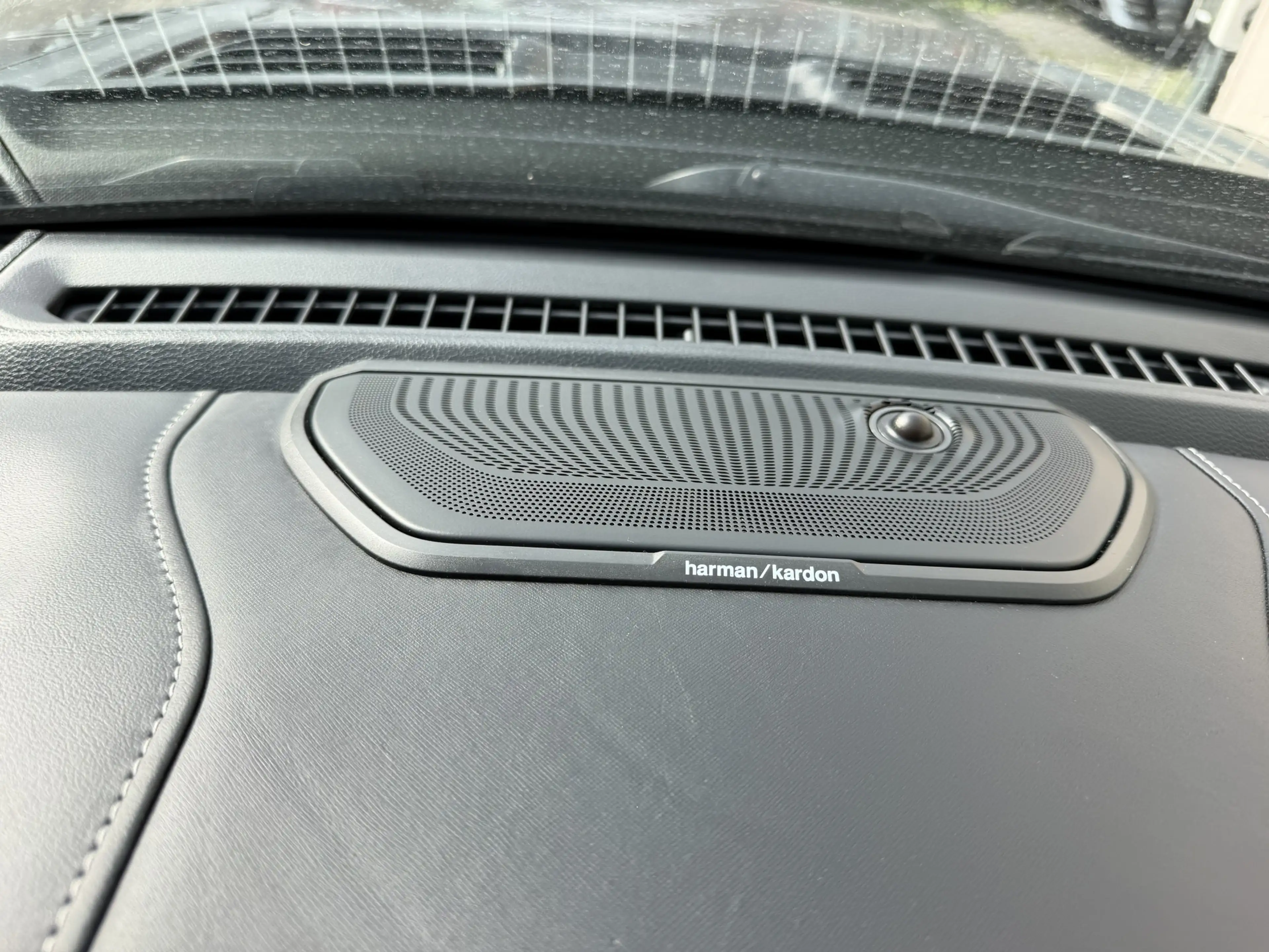 Dodge RAM 1500 5.7 V8 4x4 Crew Cab Limited Luchtvering-Pano- — photo 32