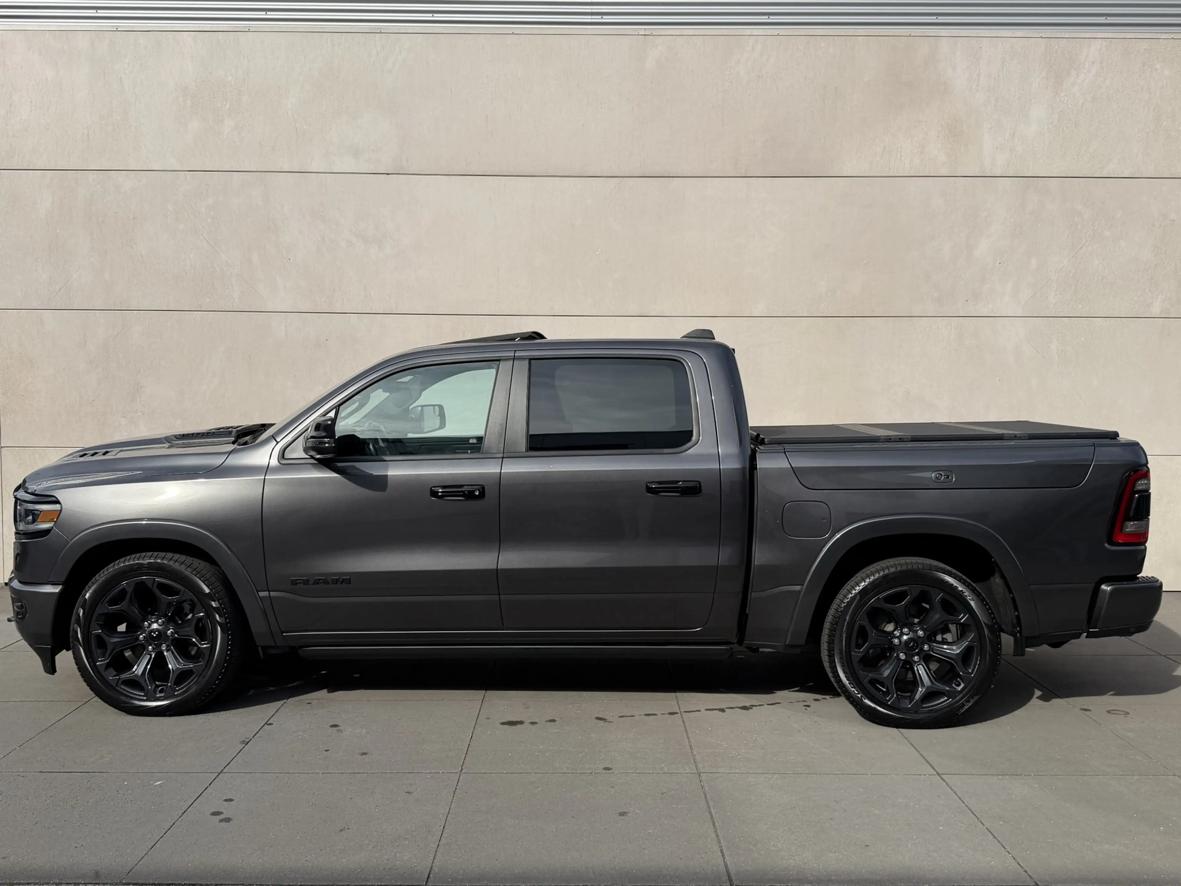 Dodge RAM 1500 5.7 V8 4x4 Crew Cab Limited Luchtvering-Pano- — photo 5
