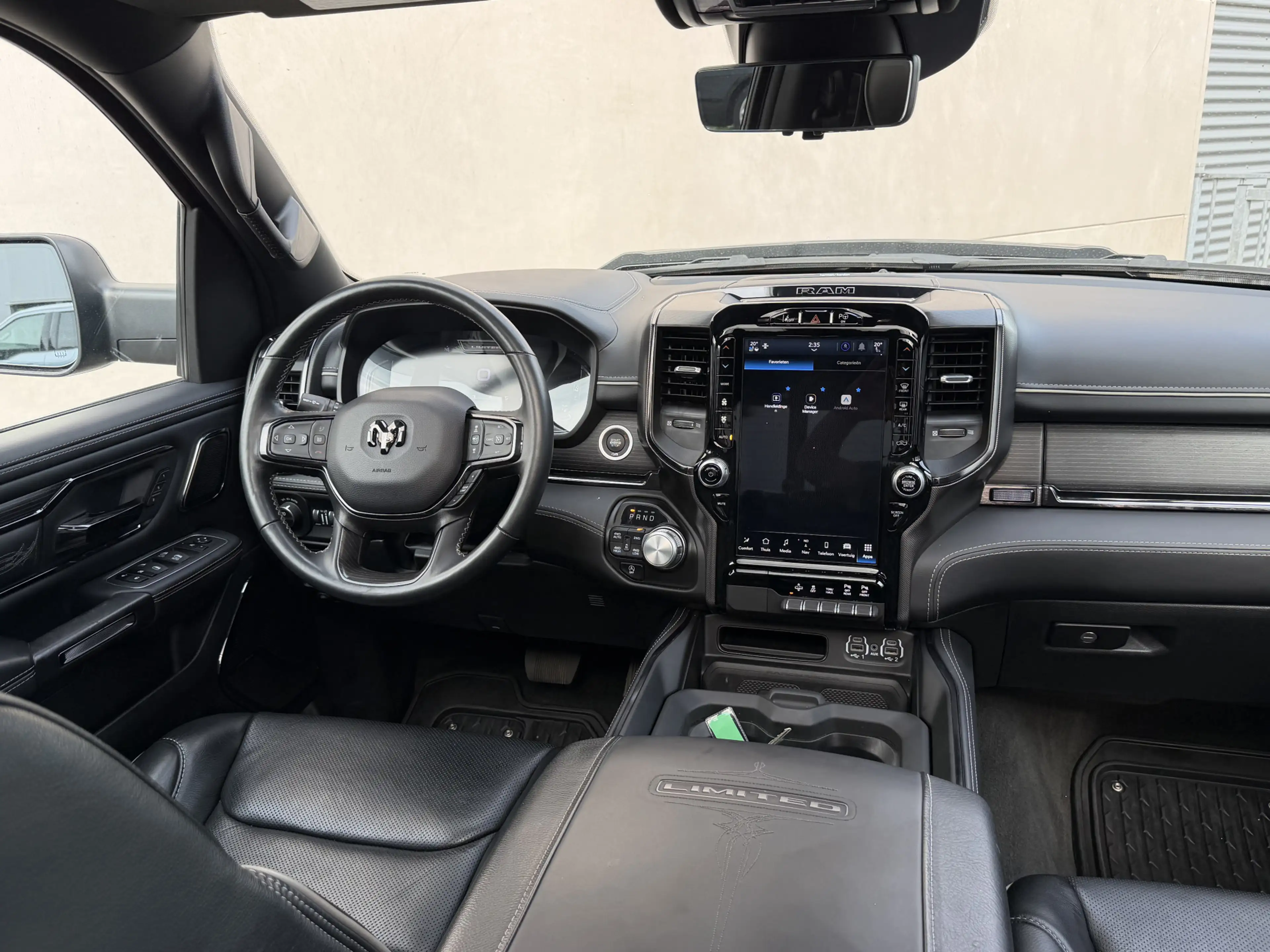 Dodge RAM 1500 5.7 V8 4x4 Crew Cab Limited Luchtvering-Pano- — photo 3