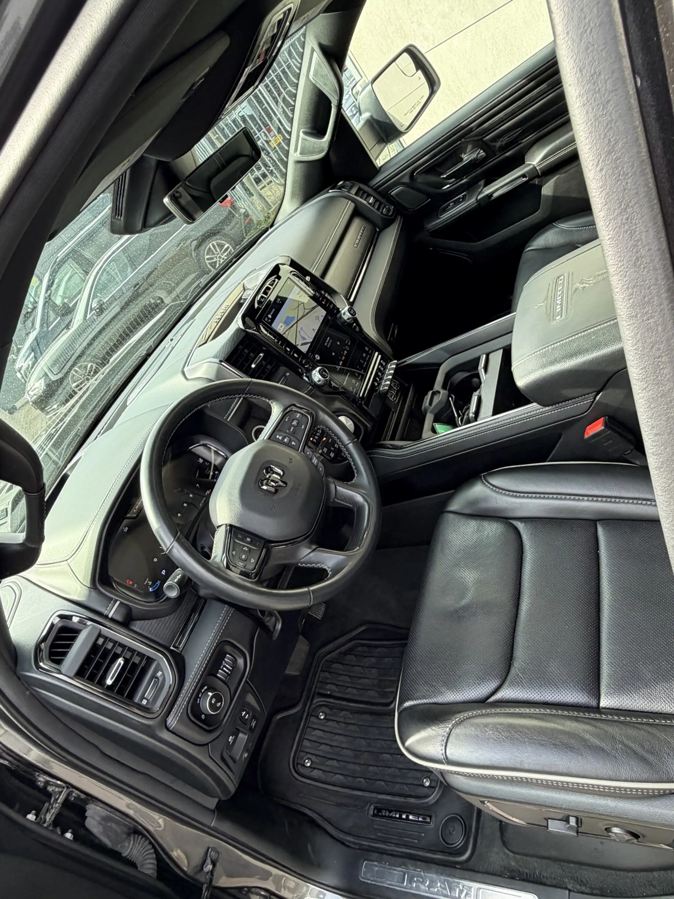 Dodge RAM 1500 5.7 V8 4x4 Crew Cab Limited Luchtvering-Pano- — photo 15