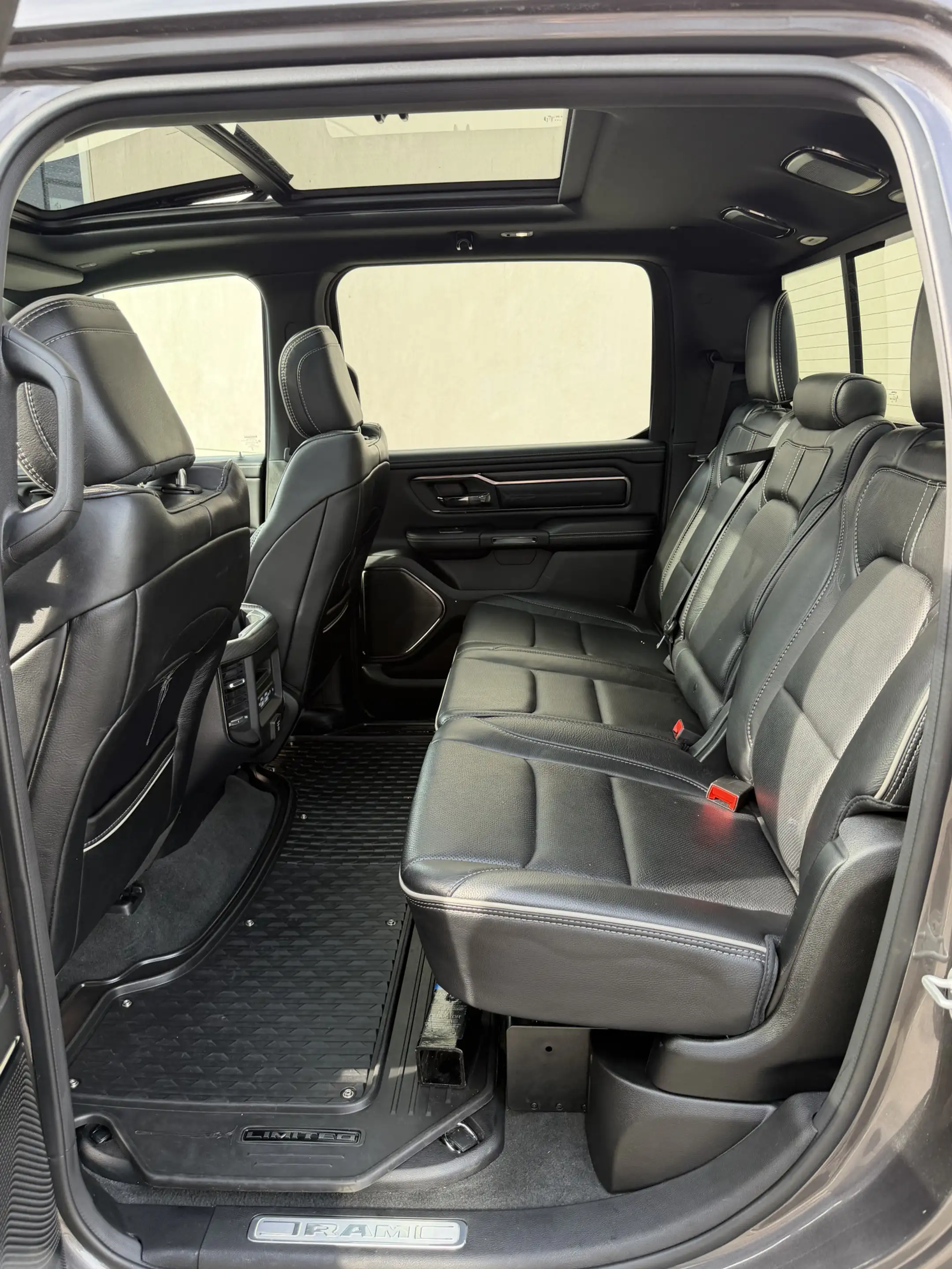 Dodge RAM 1500 5.7 V8 4x4 Crew Cab Limited Luchtvering-Pano- — photo 16