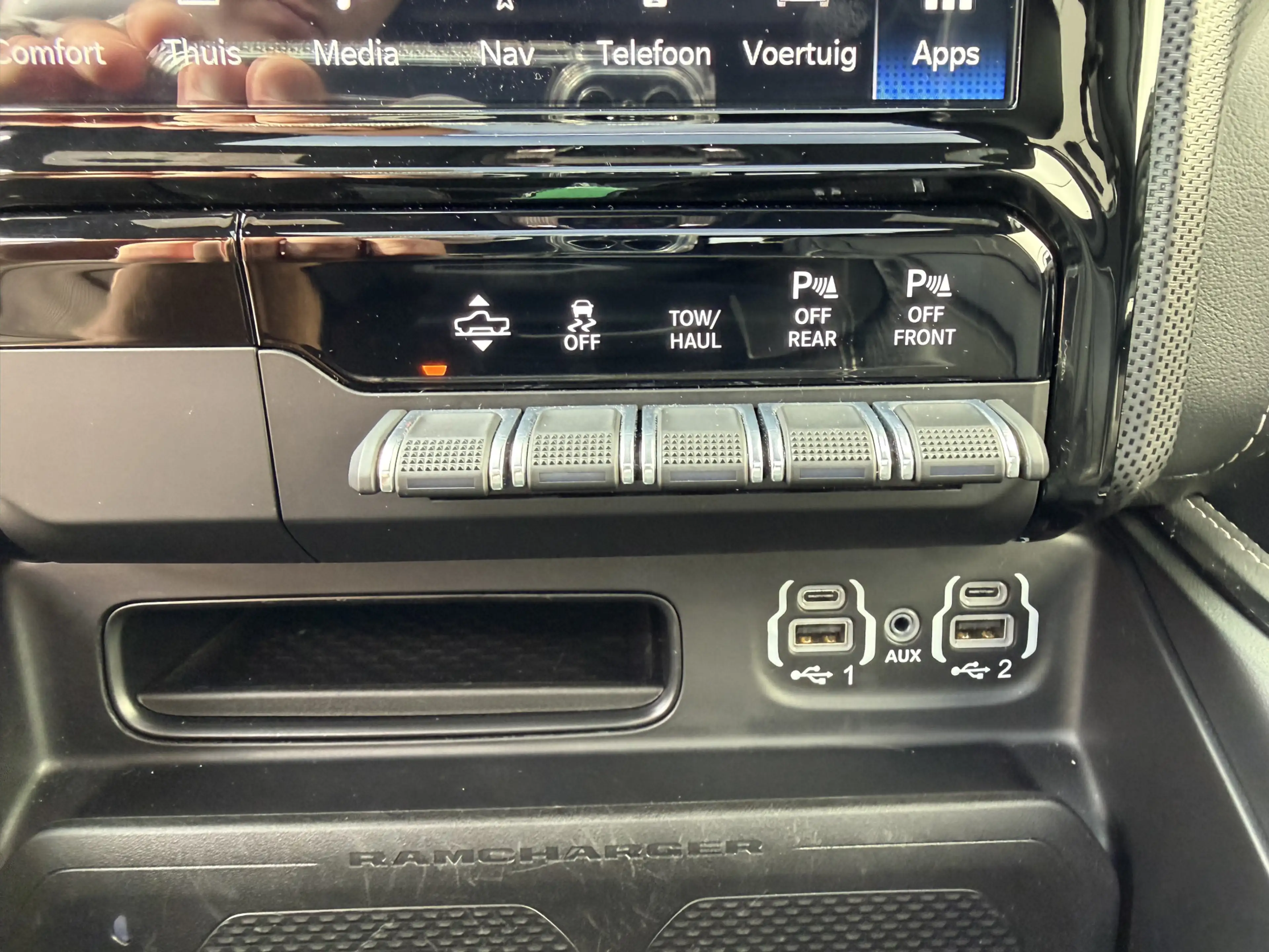 Dodge RAM 1500 5.7 V8 4x4 Crew Cab Limited Luchtvering-Pano- — photo 30