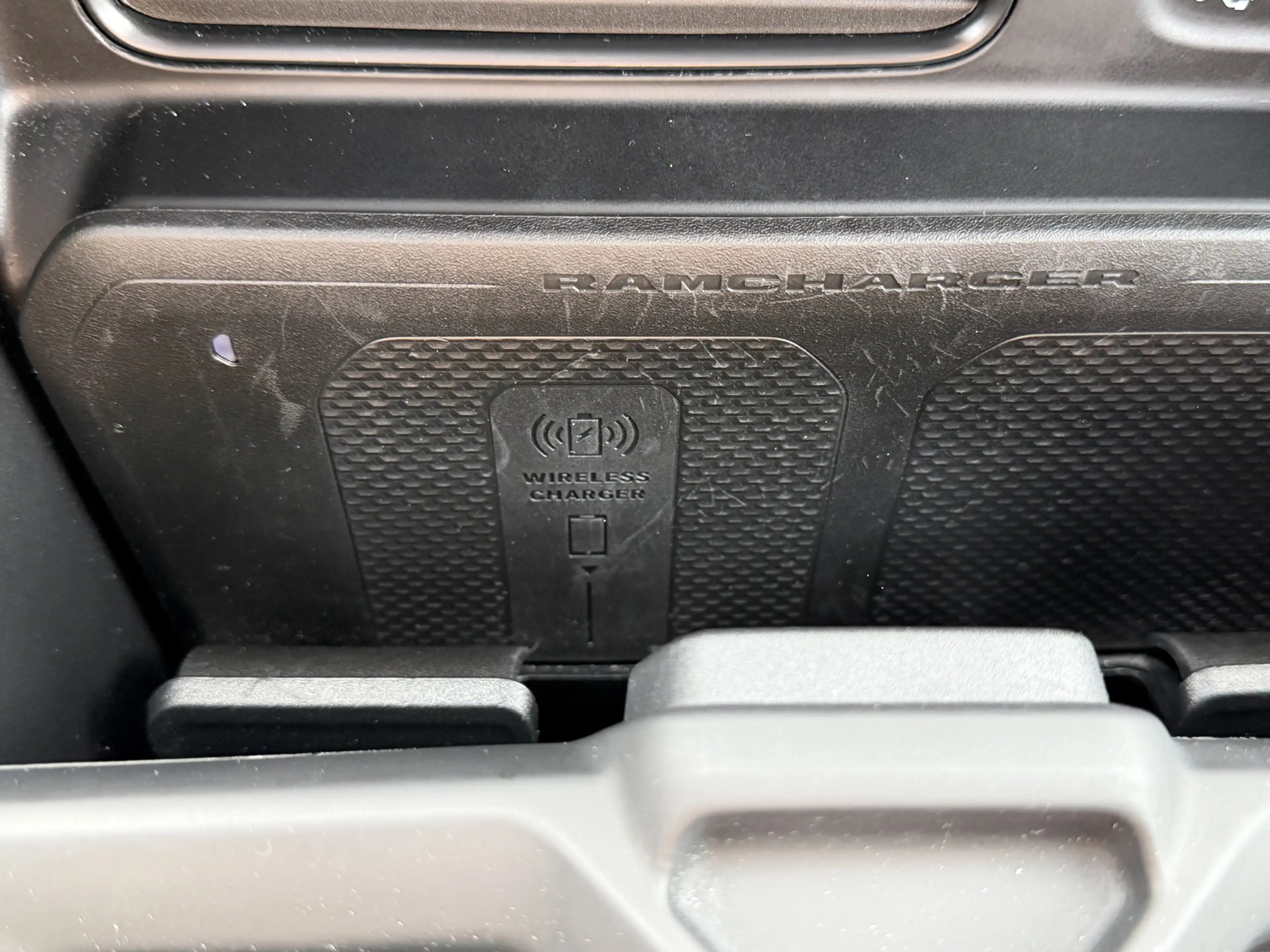 Dodge RAM 1500 5.7 V8 4x4 Crew Cab Limited Luchtvering-Pano- — photo 34