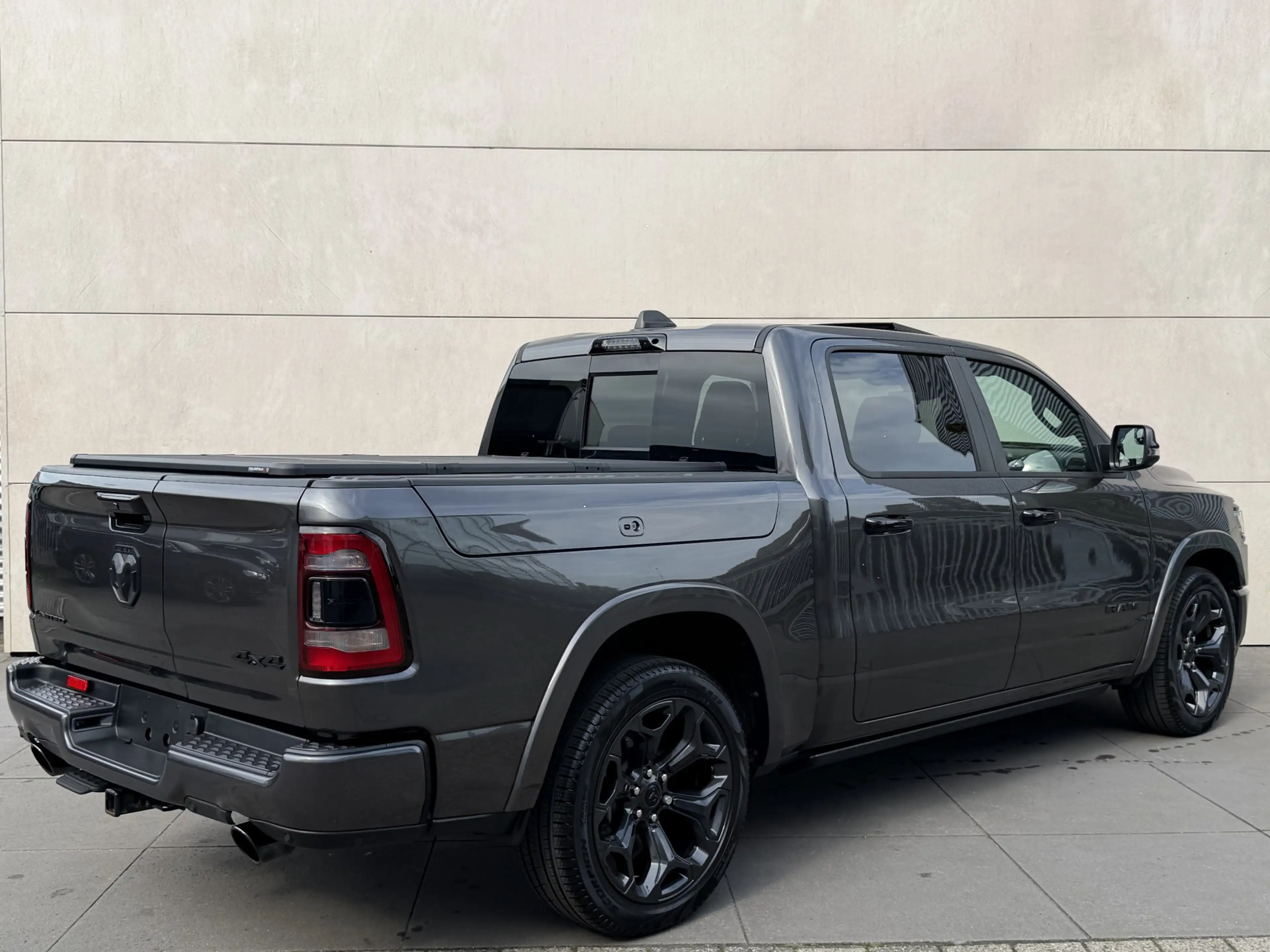 Dodge RAM 1500 5.7 V8 4x4 Crew Cab Limited Luchtvering-Pano- — photo 2