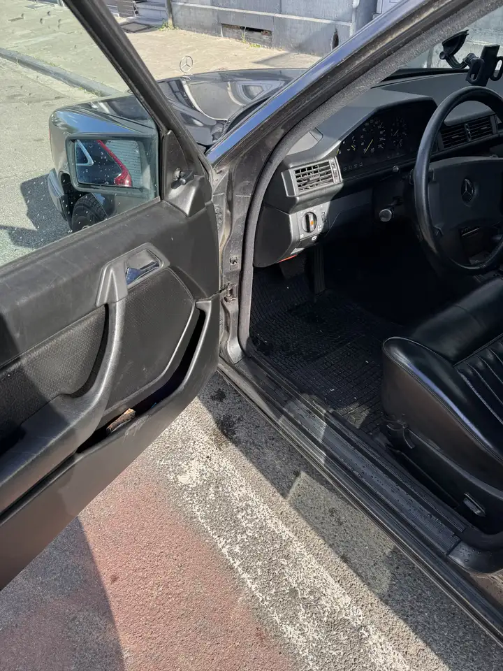 Mercedes-Benz 300 W124 300D Automatic, foto 8