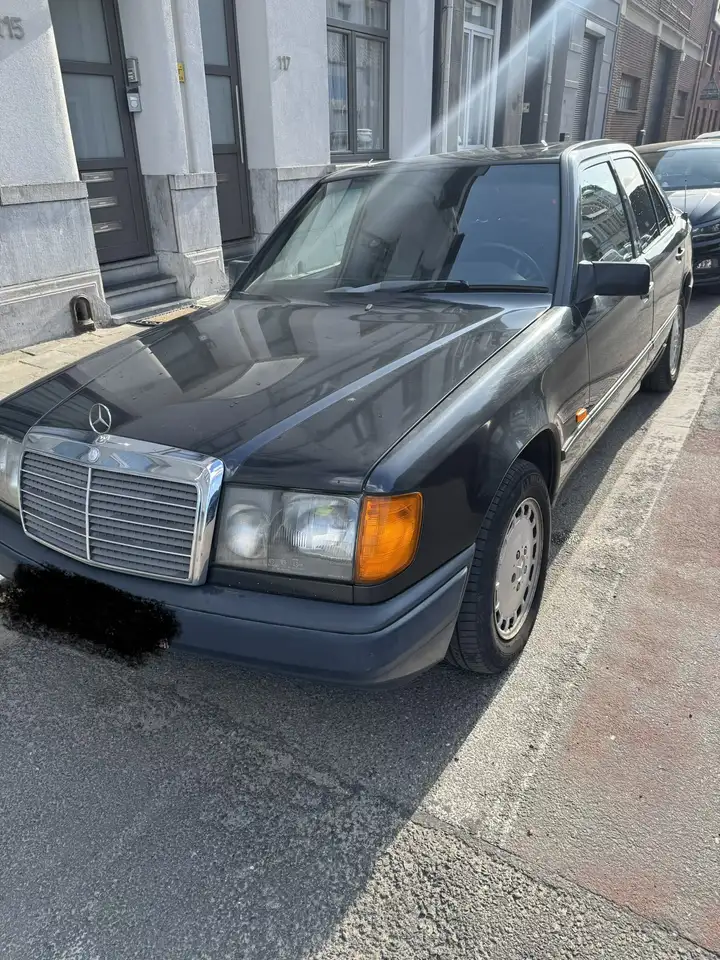 Mercedes-Benz 300 W124 300D Automatic, foto 1