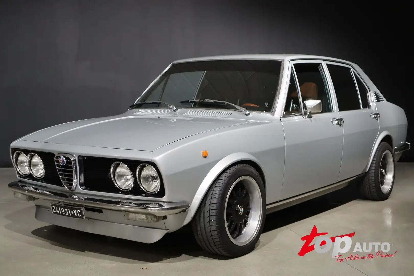 Alfa Romeo Alfetta 1.8 Scudo Corto Plateado - 1