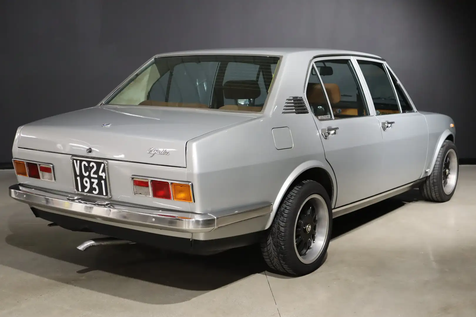 Alfa Romeo Alfetta 1.8 Scudo Corto Plateado - 2