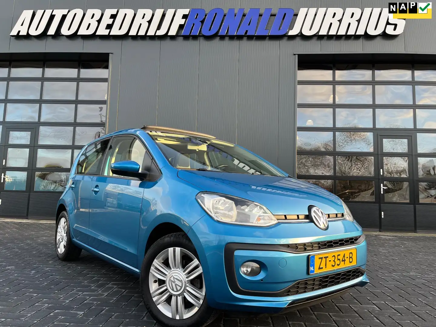 Volkswagen up! 1.0 BMT high up! NL.Auto/Cruise Control/Panoramada Bleu - 1