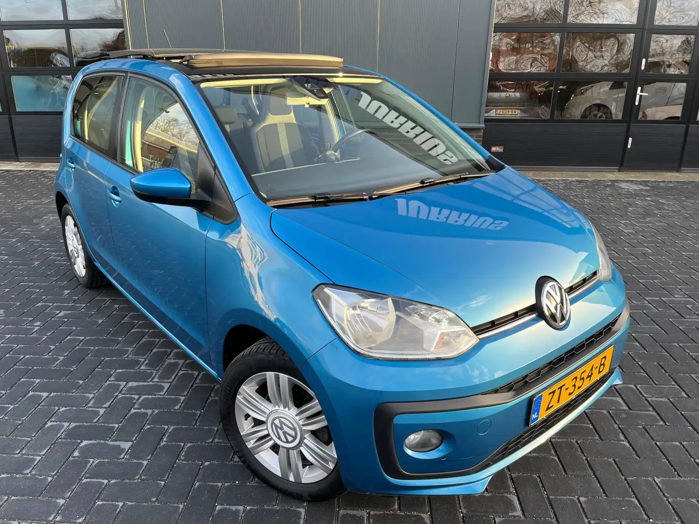 Volkswagen up! 1.0 BMT high up! NL.Auto/Cruise Control/Panoramada Bleu - 2