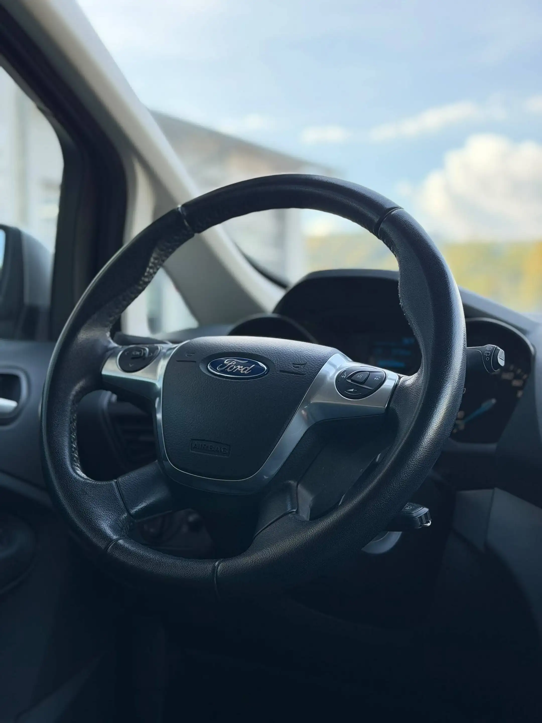 Ford C-Max Champions Edition — photo 12