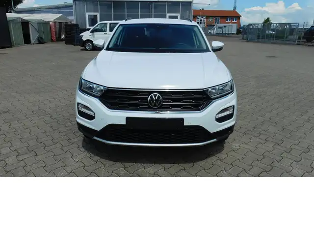 Volkswagen T-Roc view 3