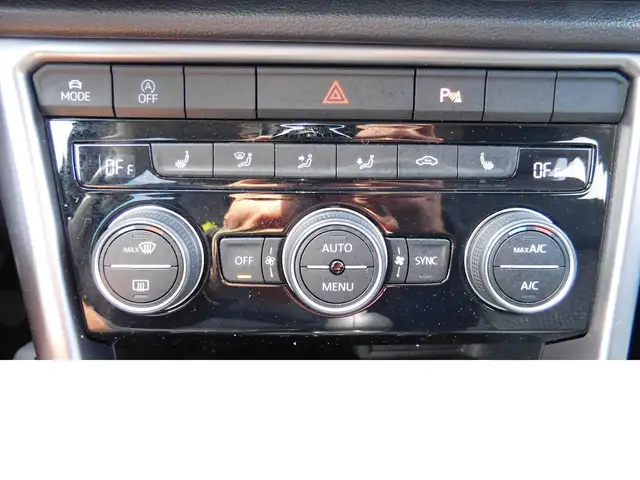 Volkswagen T-Roc view 7