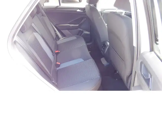 Volkswagen T-Roc view 12