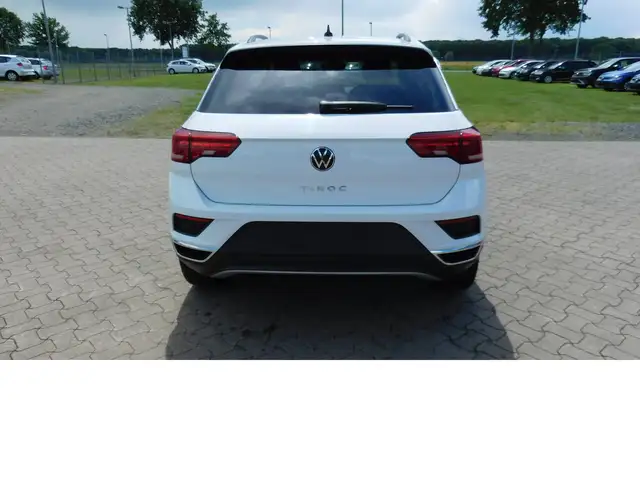 Volkswagen T-Roc view 4