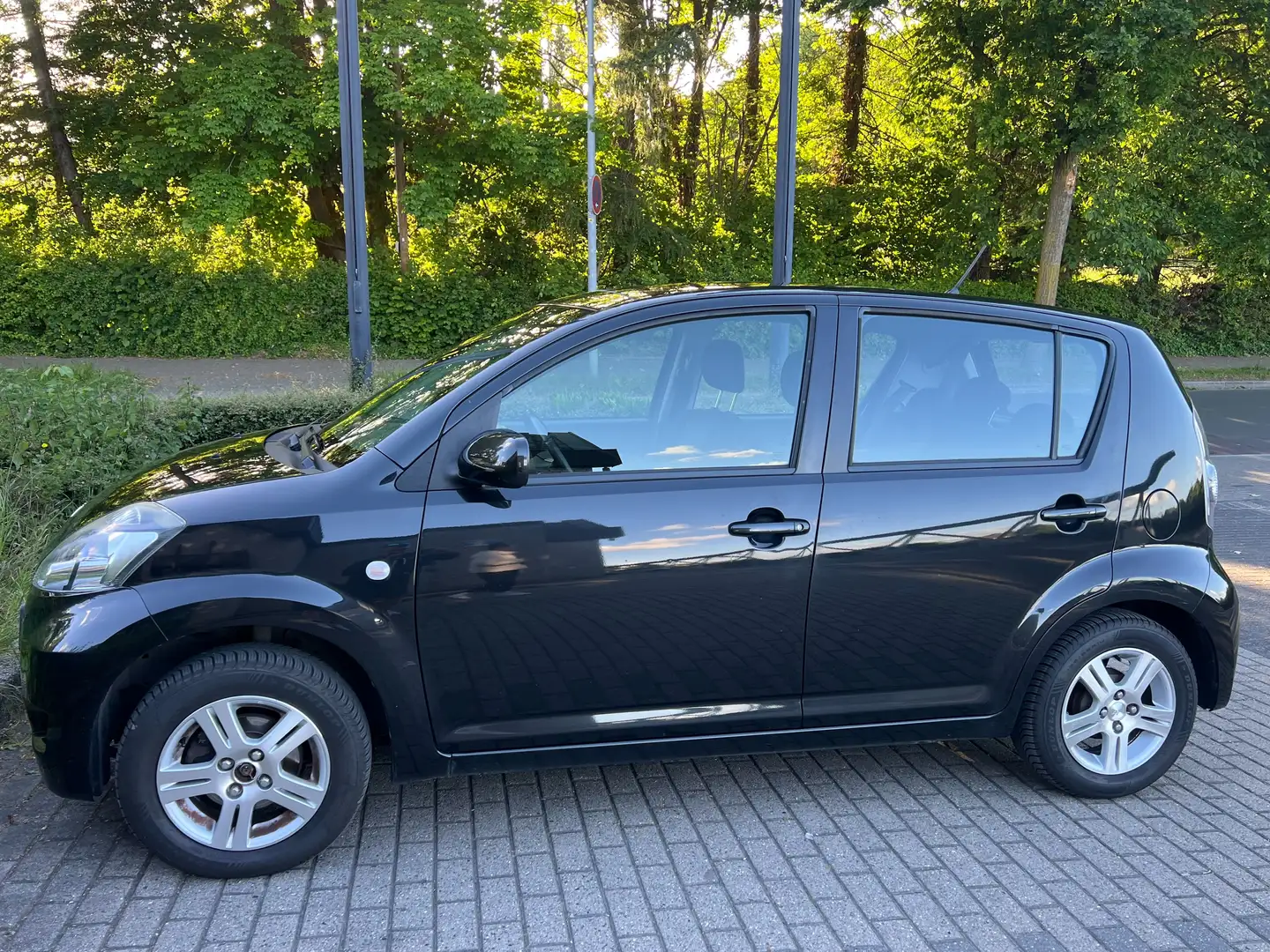 Daihatsu Sirion Sirion 1.3 Negro - 2