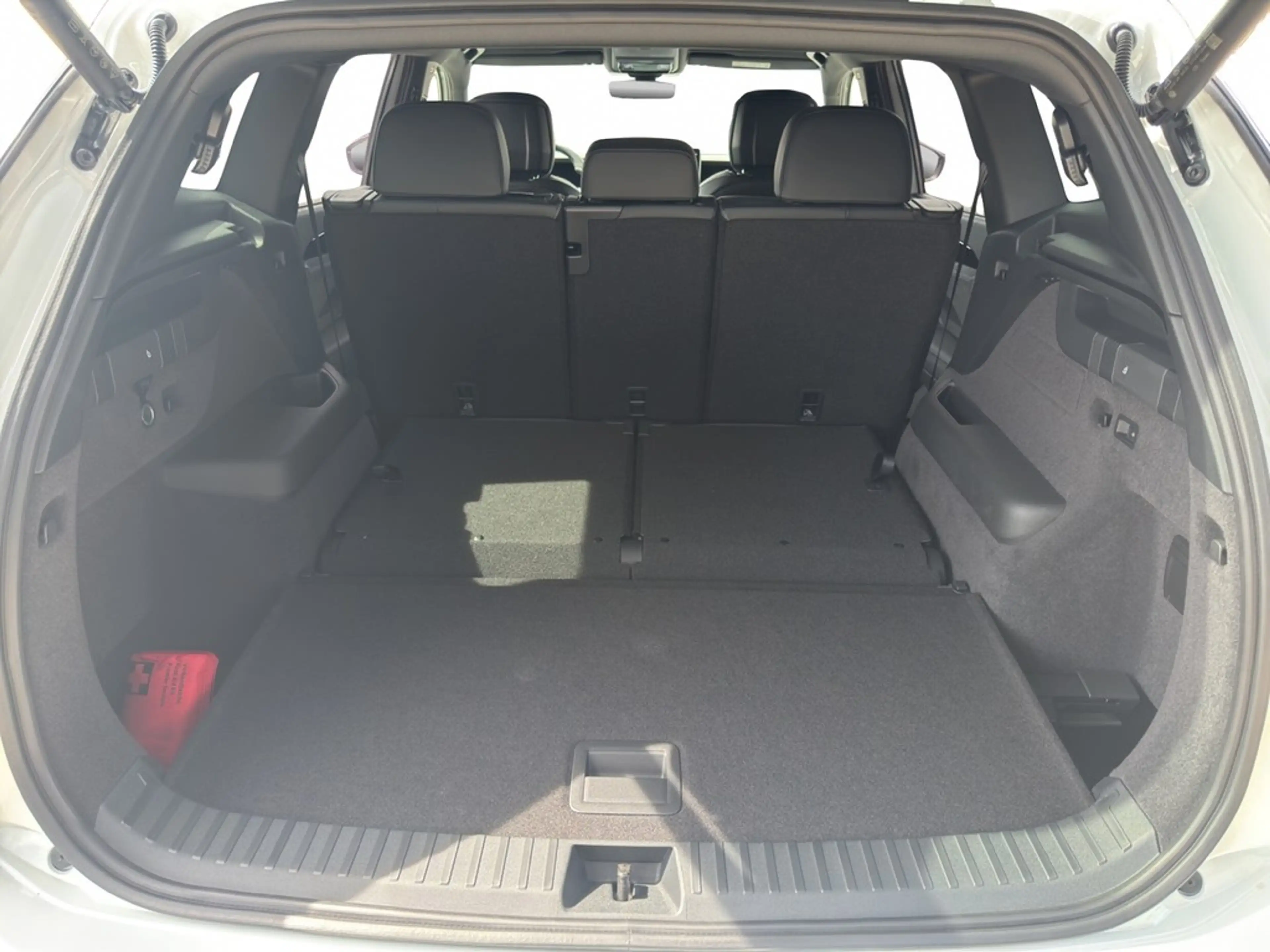 Volkswagen Tayron 1.5 eTSI DSG R-Line AHK*HARMAN*HUD*IQ-LIGHT*NAV... — photo 11
