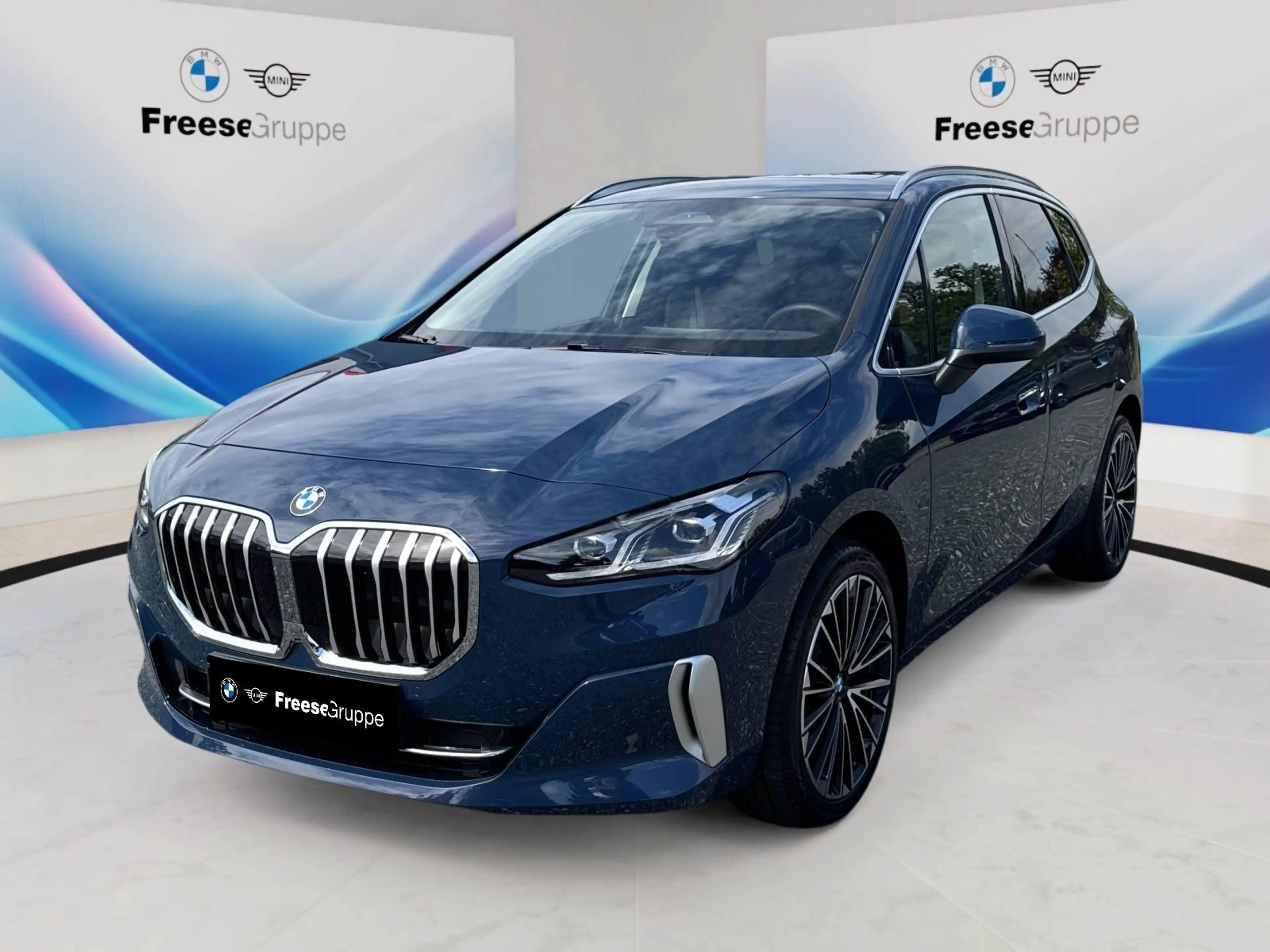 BMW 220 i Luxury Line Luxury Line | AHK PANO RFK LED