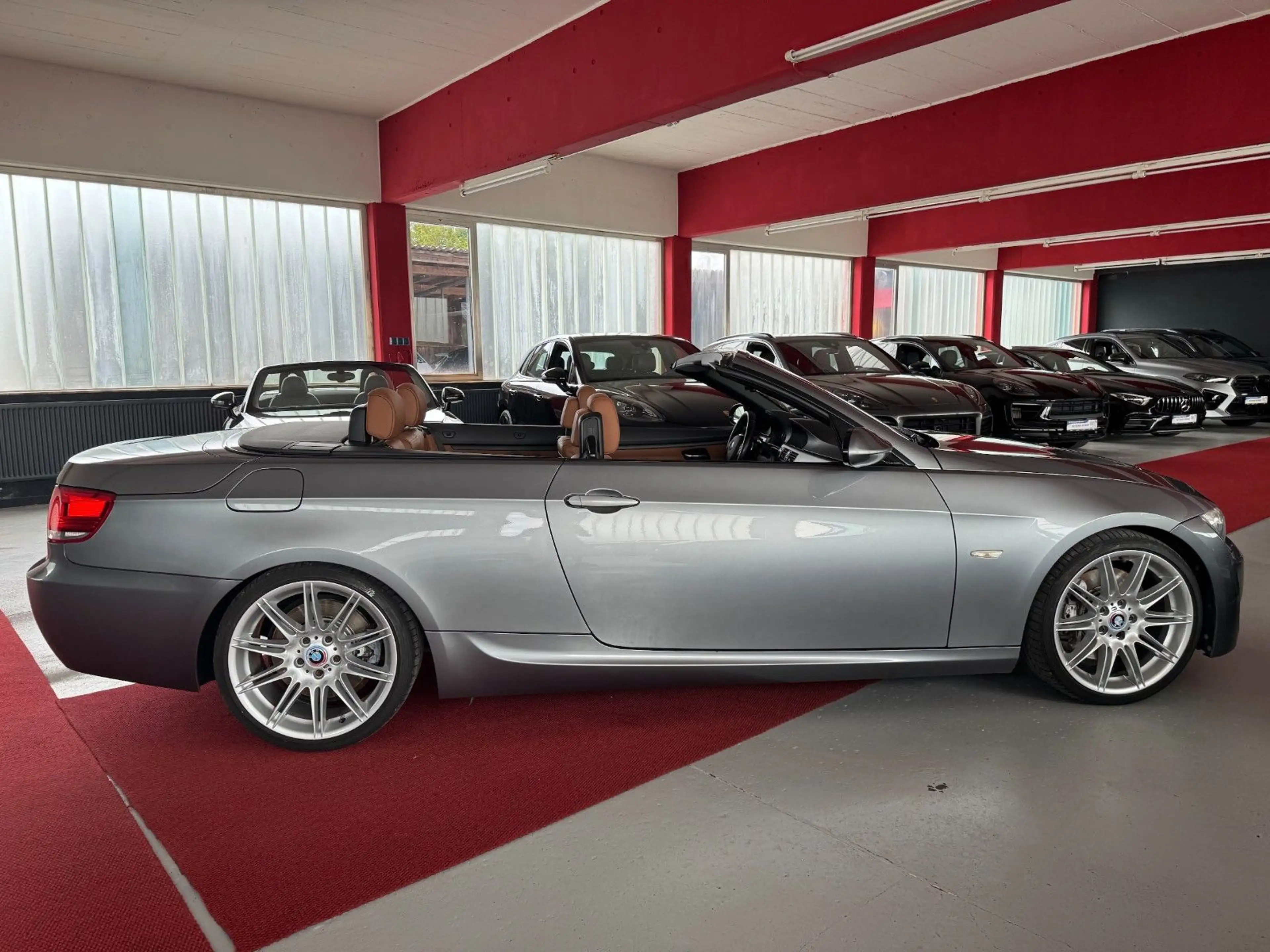BMW 335 i Cabrio M Paket N54 DKG NaviProf 19 Zoll PDC — photo 9