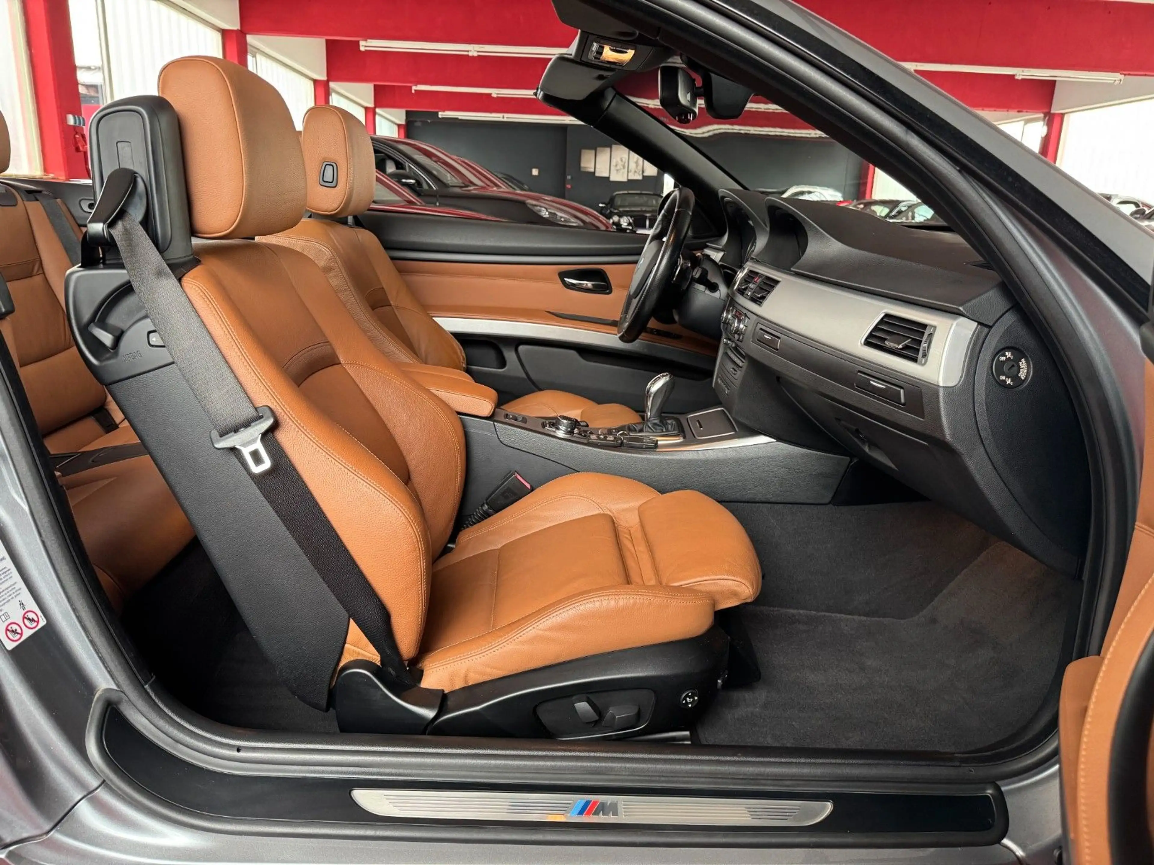 BMW 335 i Cabrio M Paket N54 DKG NaviProf 19 Zoll PDC — photo 13