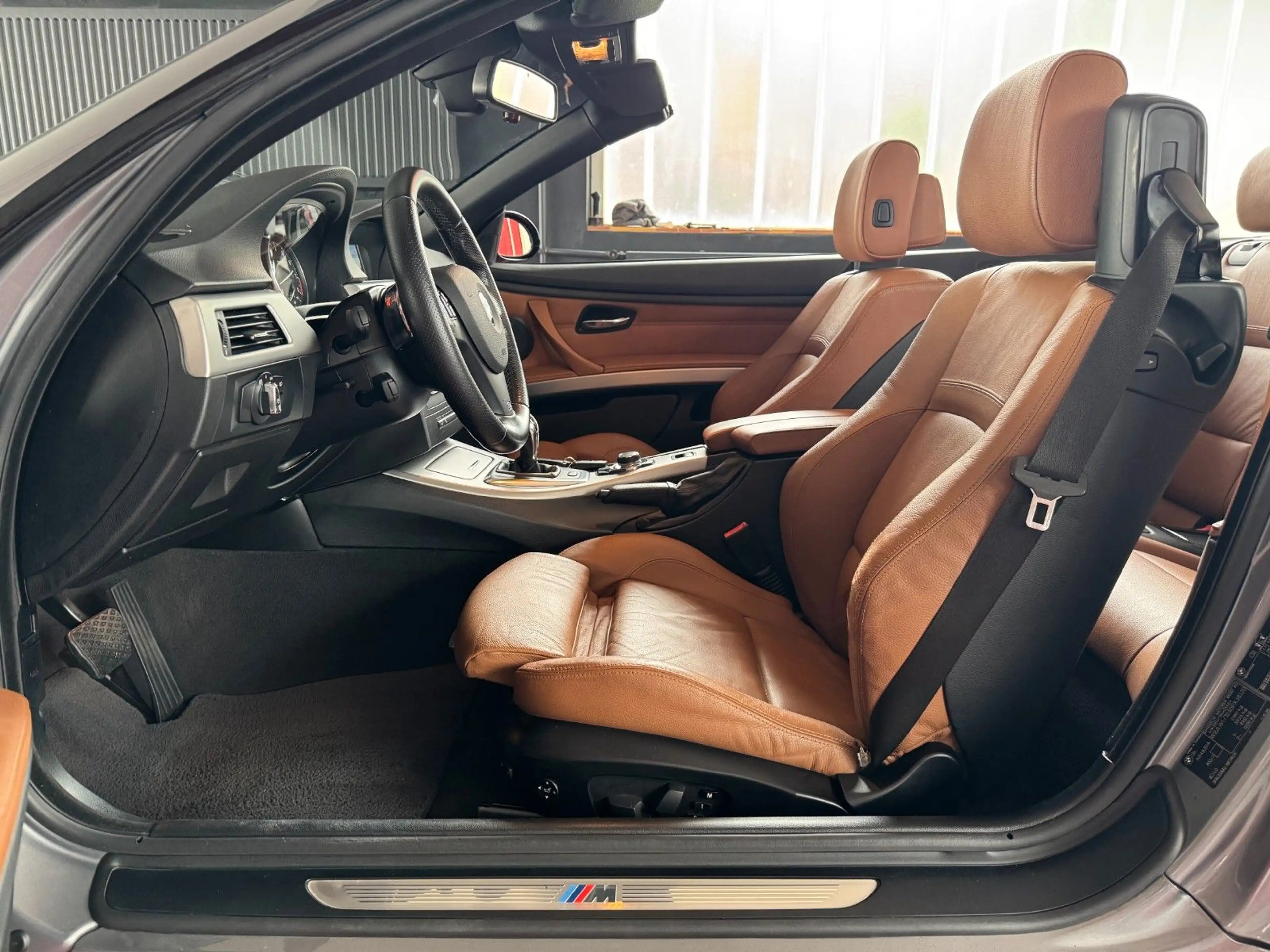 BMW 335 i Cabrio M Paket N54 DKG NaviProf 19 Zoll PDC — photo 10