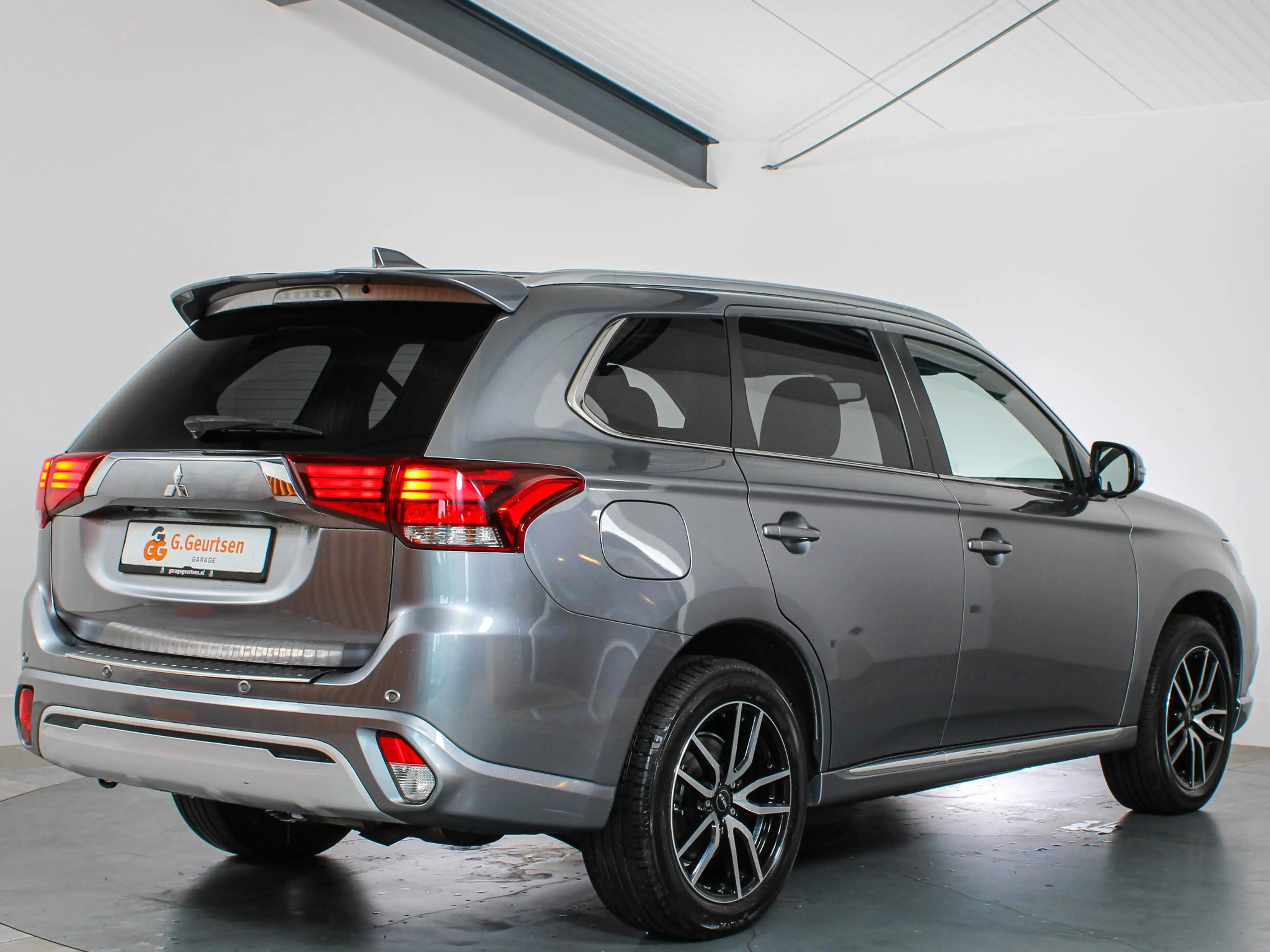Mitsubishi Outlander 2.4 PHEV Intense+ Panoramadak, Camera, Navigatie, — photo 2