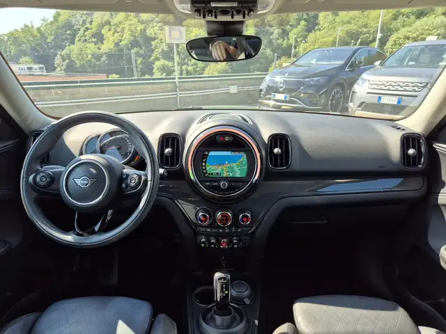 Mini Countryman view 8