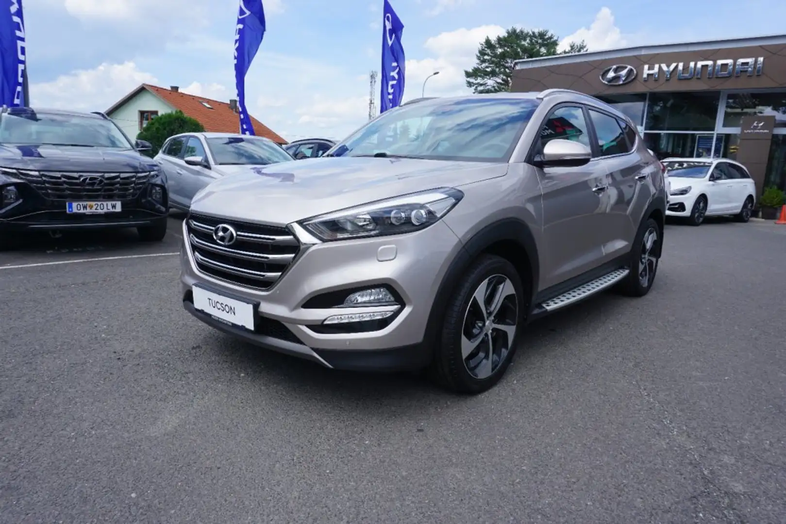 Hyundai TUCSON Style 2,0 CRDi 4WD MT 816m-P6 Weiß - 1