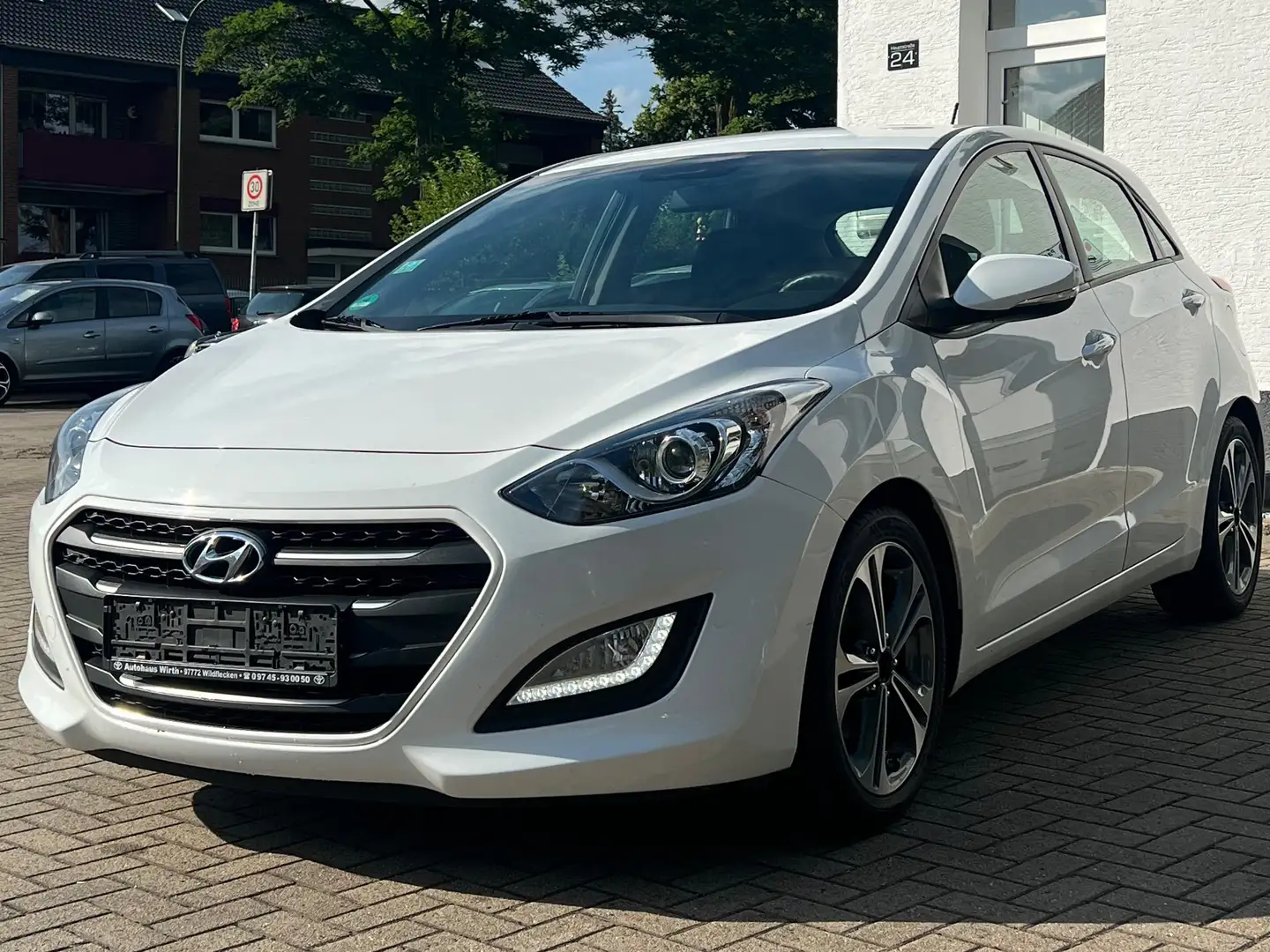 Hyundai i30 SOKO,Kamera,TÜV Neu,1Hand,Scheckheft Weiß - 2