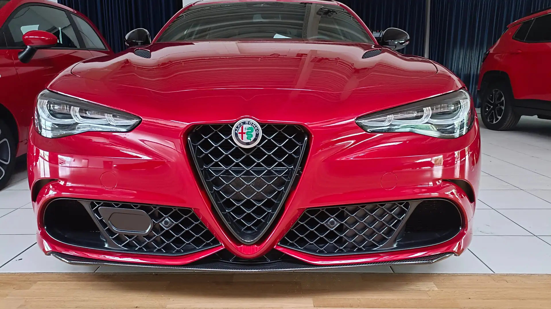 Alfa Romeo Giulia Giulia Quadrifoglio 2,9 Bi-Turbo 520 AT8 RWD Quadr Rot - 1
