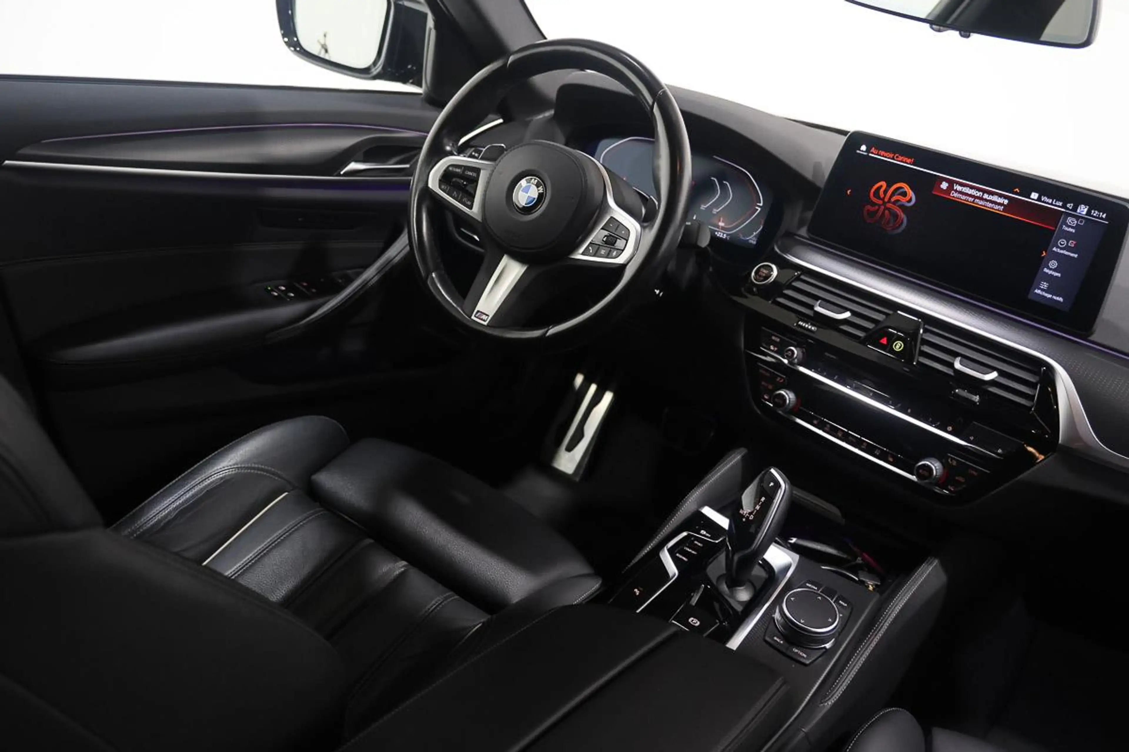 BMW 520 M-Sport — photo 11