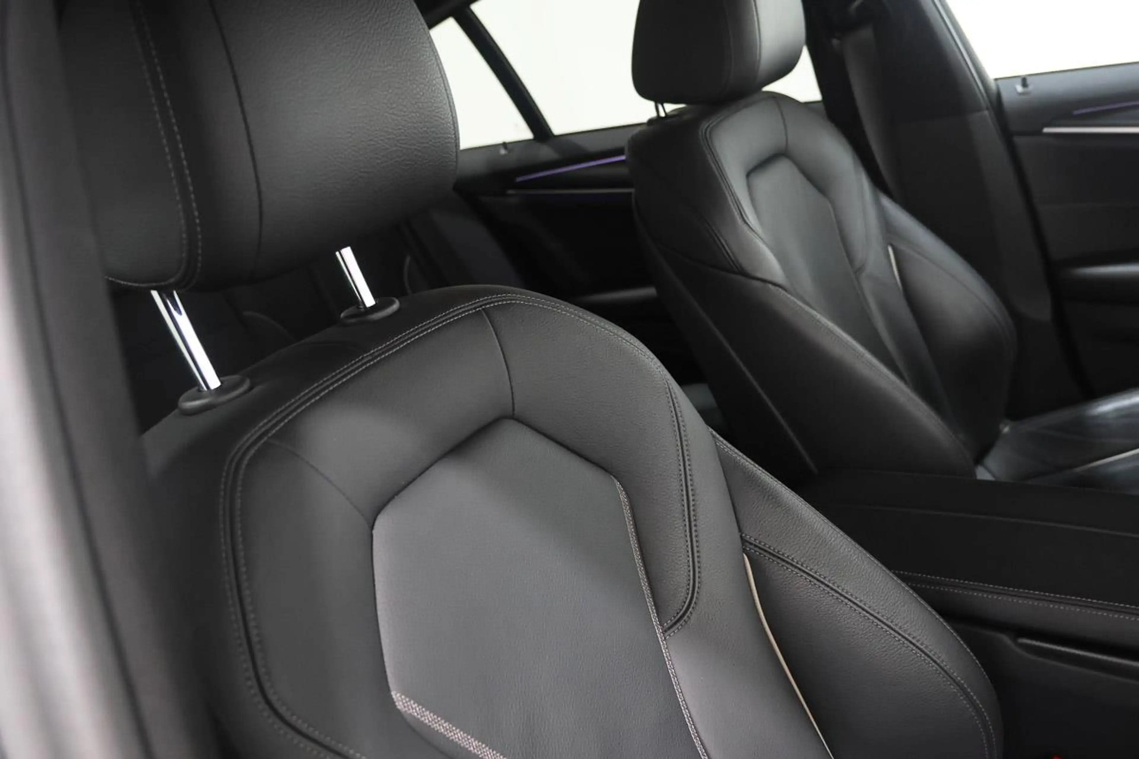 BMW 520 M-Sport — photo 9