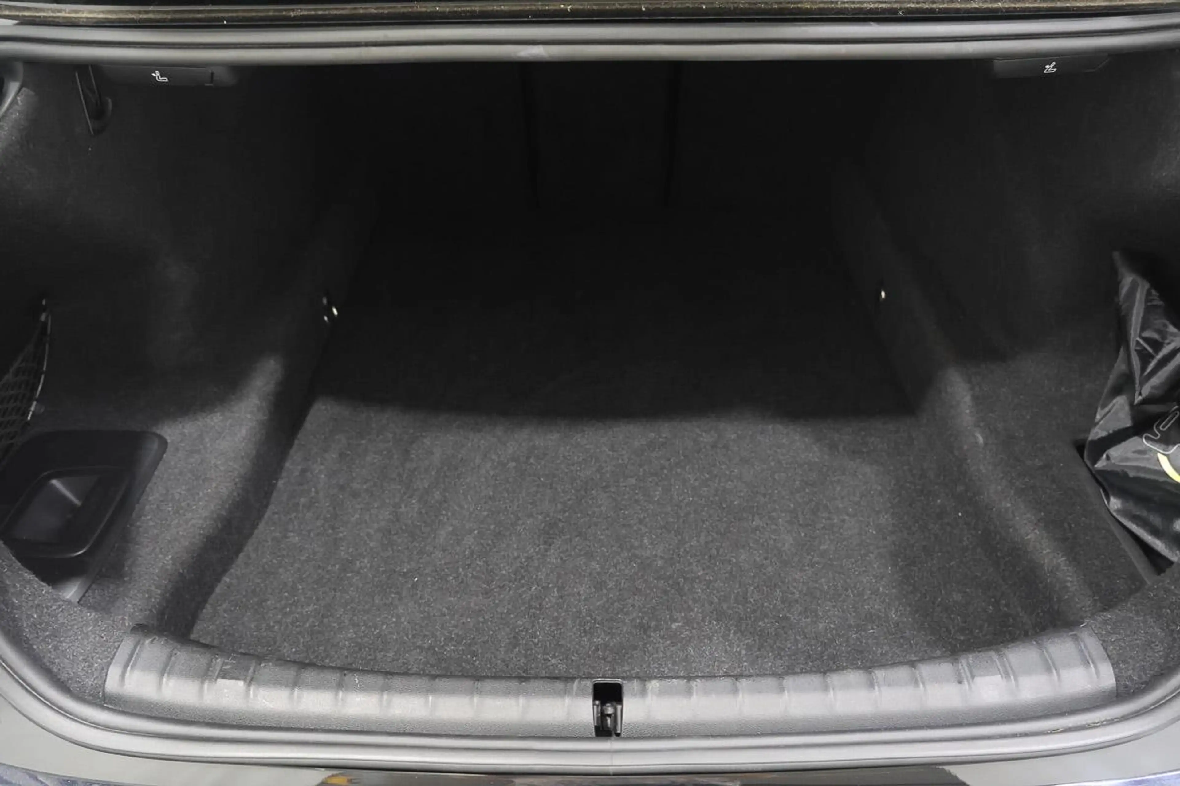 BMW 520 M-Sport — photo 12